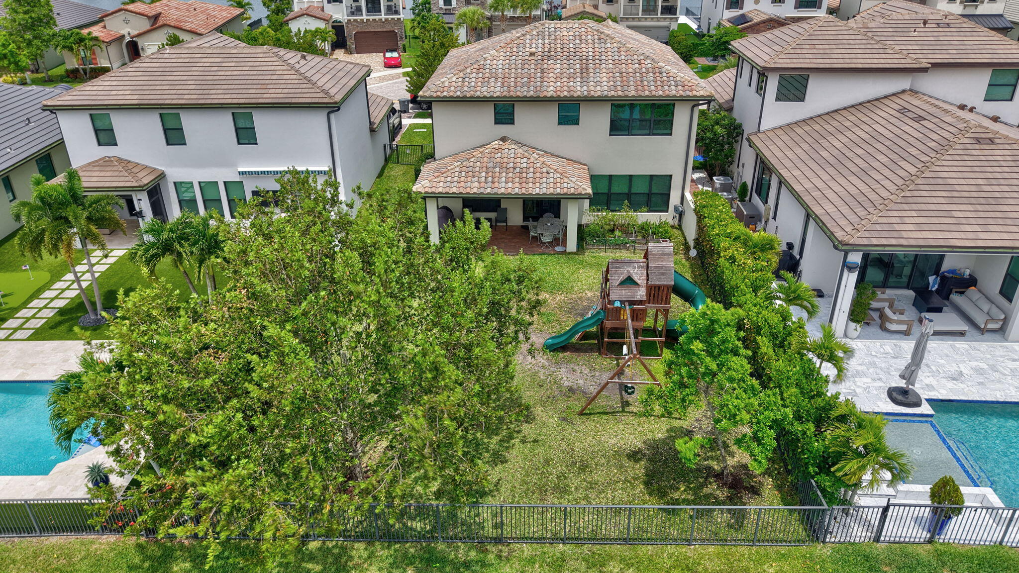 PALM MEADOWS ESTATES - Residential