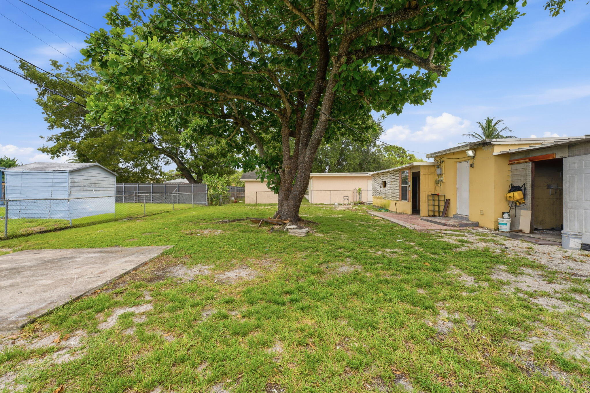 BONNIE BRIAR ESTATES - Residential