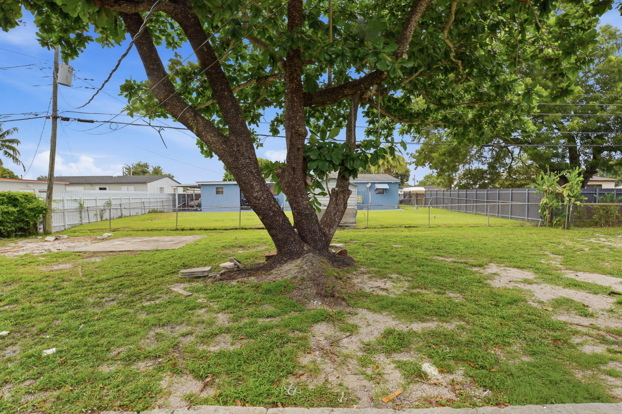 BONNIE BRIAR ESTATES - Residential