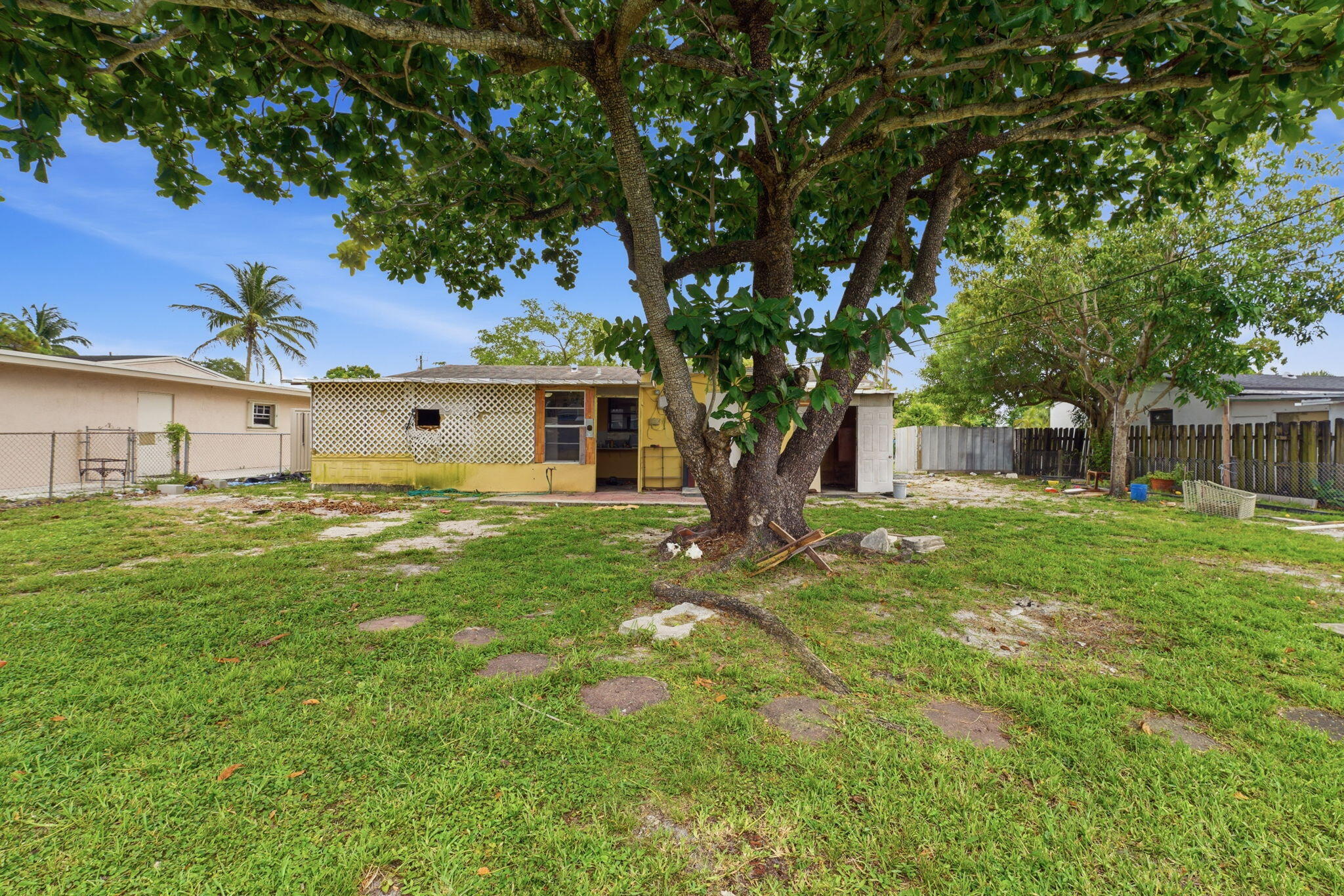 BONNIE BRIAR ESTATES - Residential