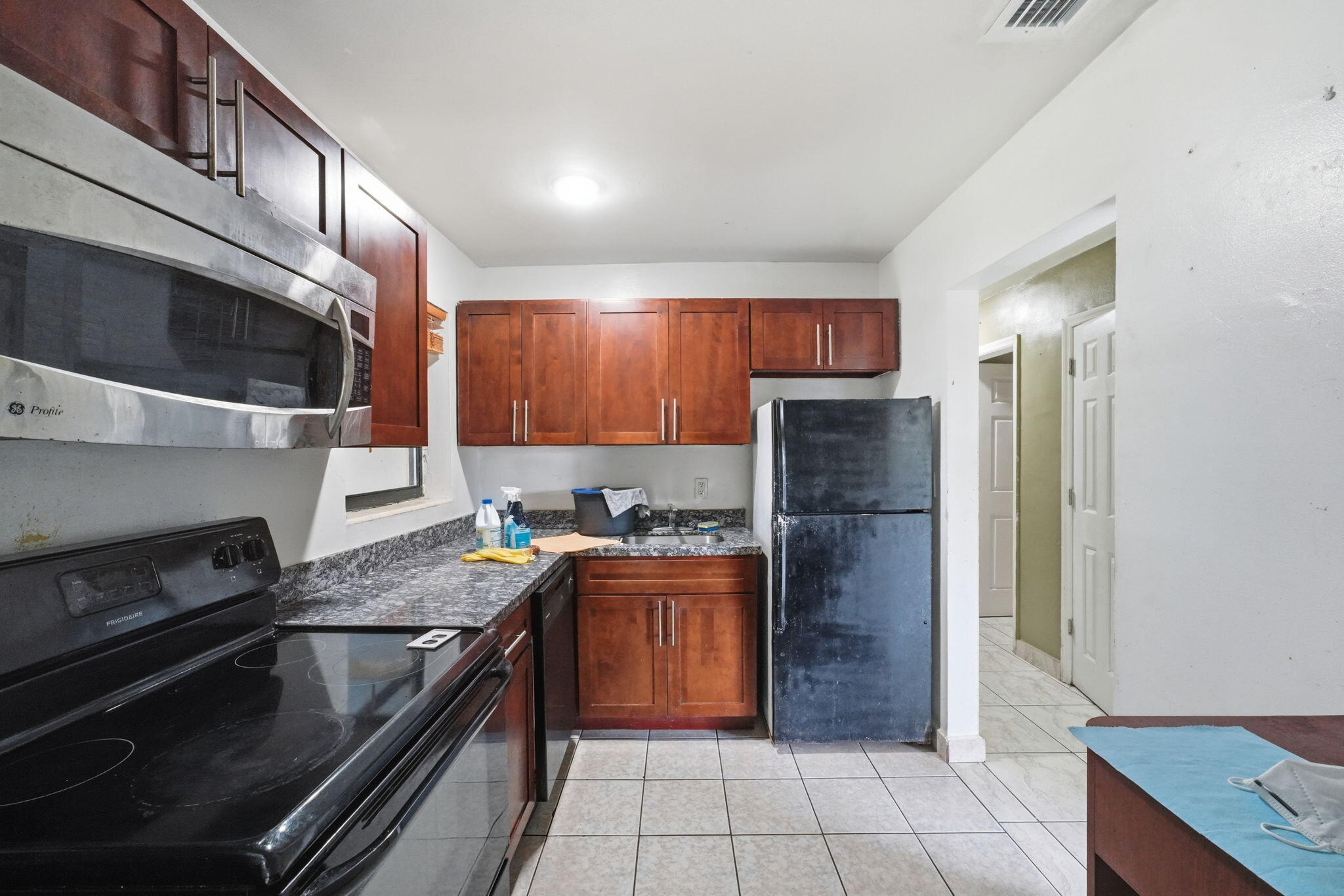 BONNIE BRIAR ESTATES - Residential