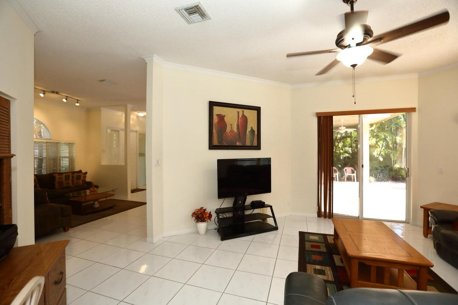 SELIGMAN-KIA ACRES - Residential