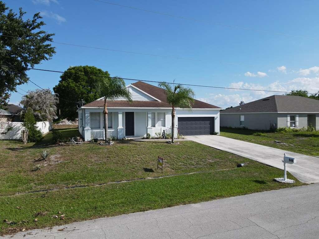 Beautiful 4/2/2 house for sale with an open floor plan, living room, dining room, kitchen, family room. The house is located just 10 minutes from I-95 and the Turnpike.