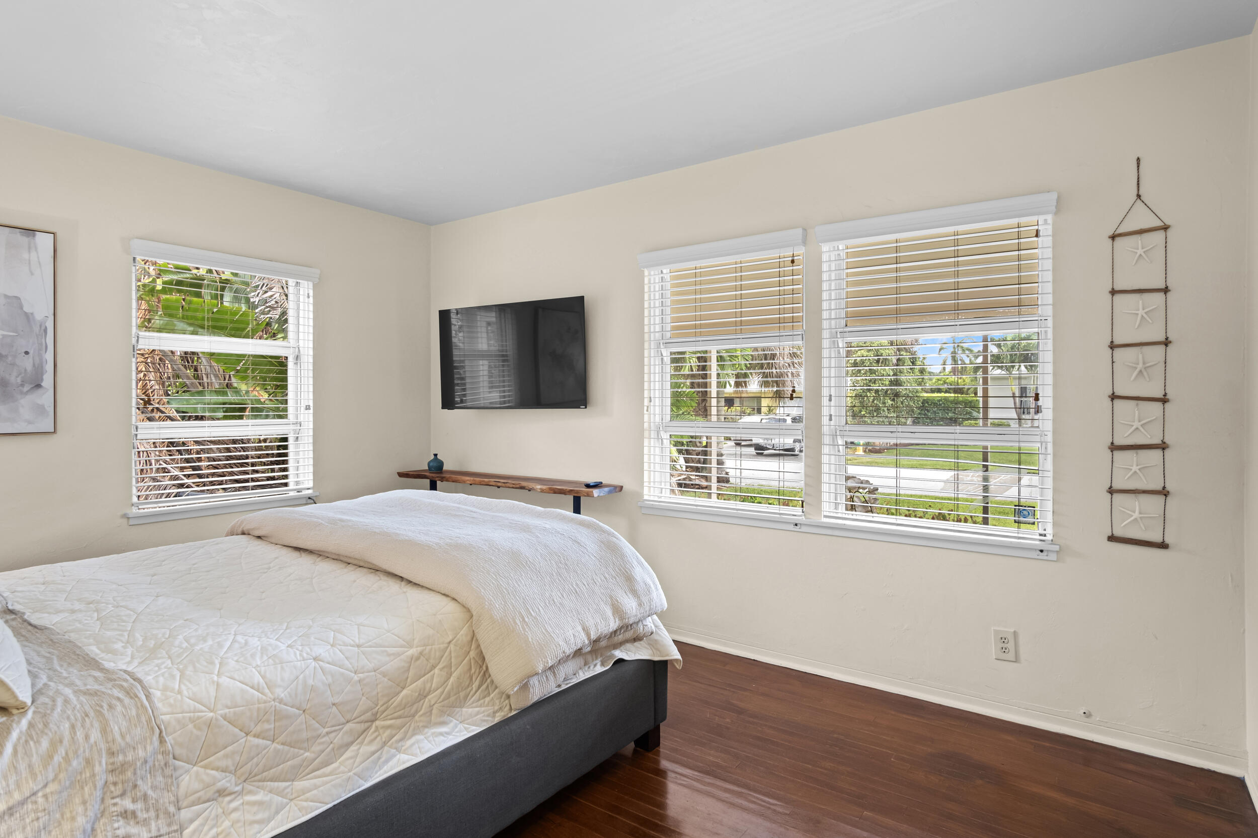 NORTHRIDGE - Residential Lease
