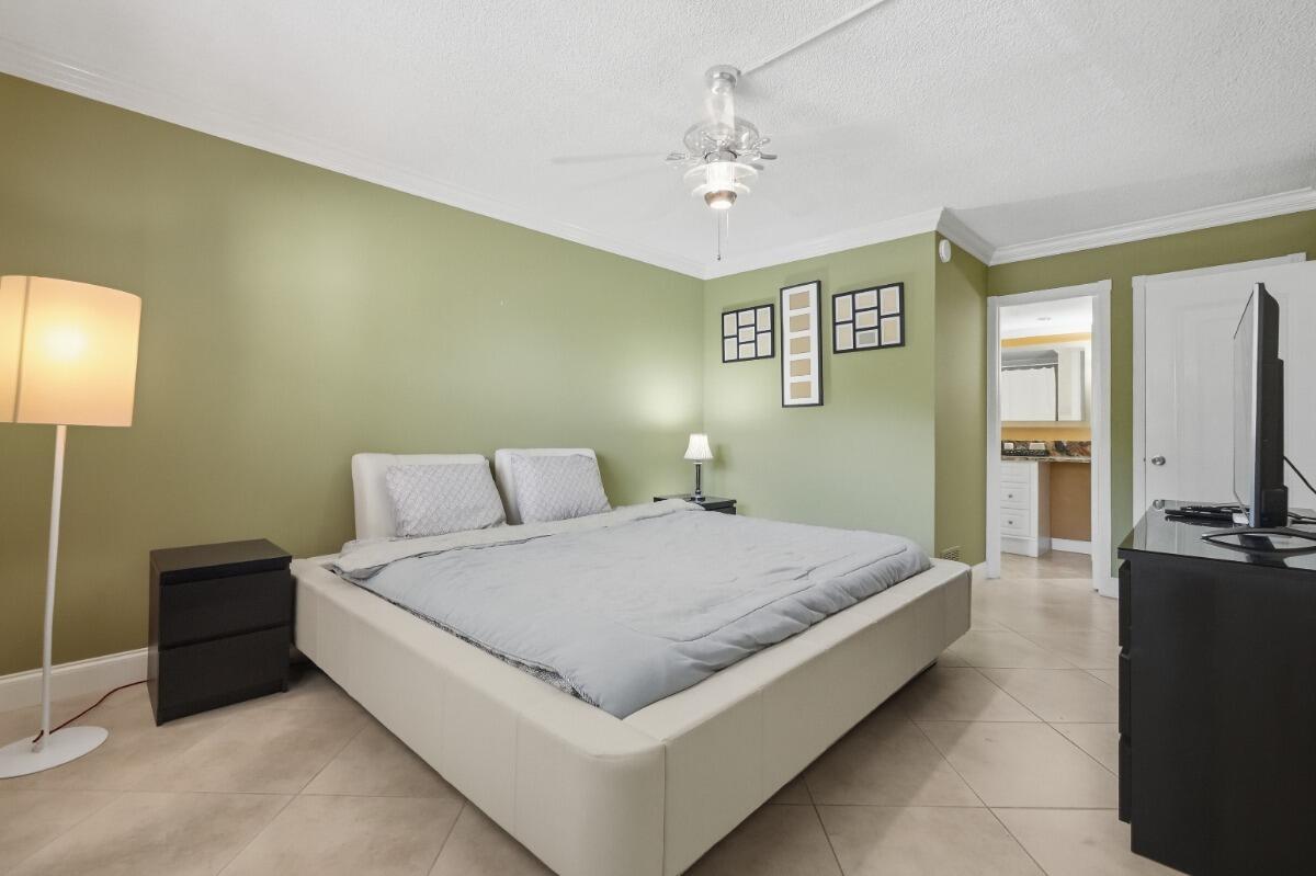 NO 4 PALM-AIRE COUNTRY CLUB - Residential