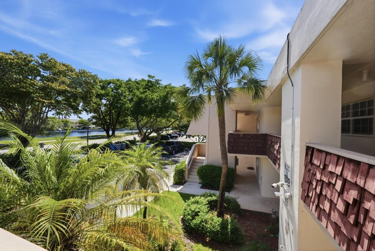 NO 4 PALM-AIRE COUNTRY CLUB - Residential