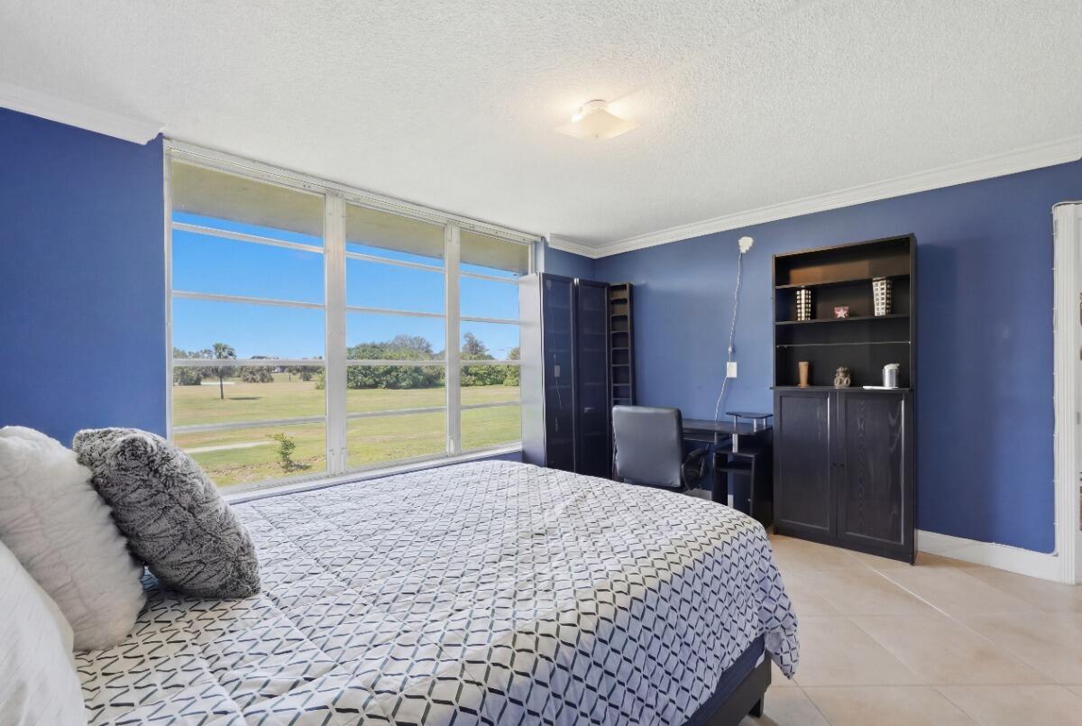 NO 4 PALM-AIRE COUNTRY CLUB - Residential
