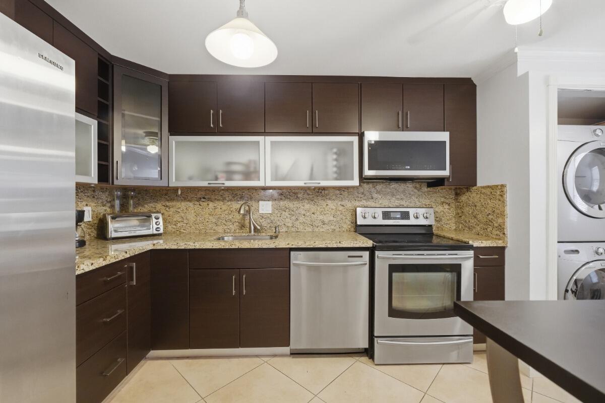 NO 4 PALM-AIRE COUNTRY CLUB - Residential