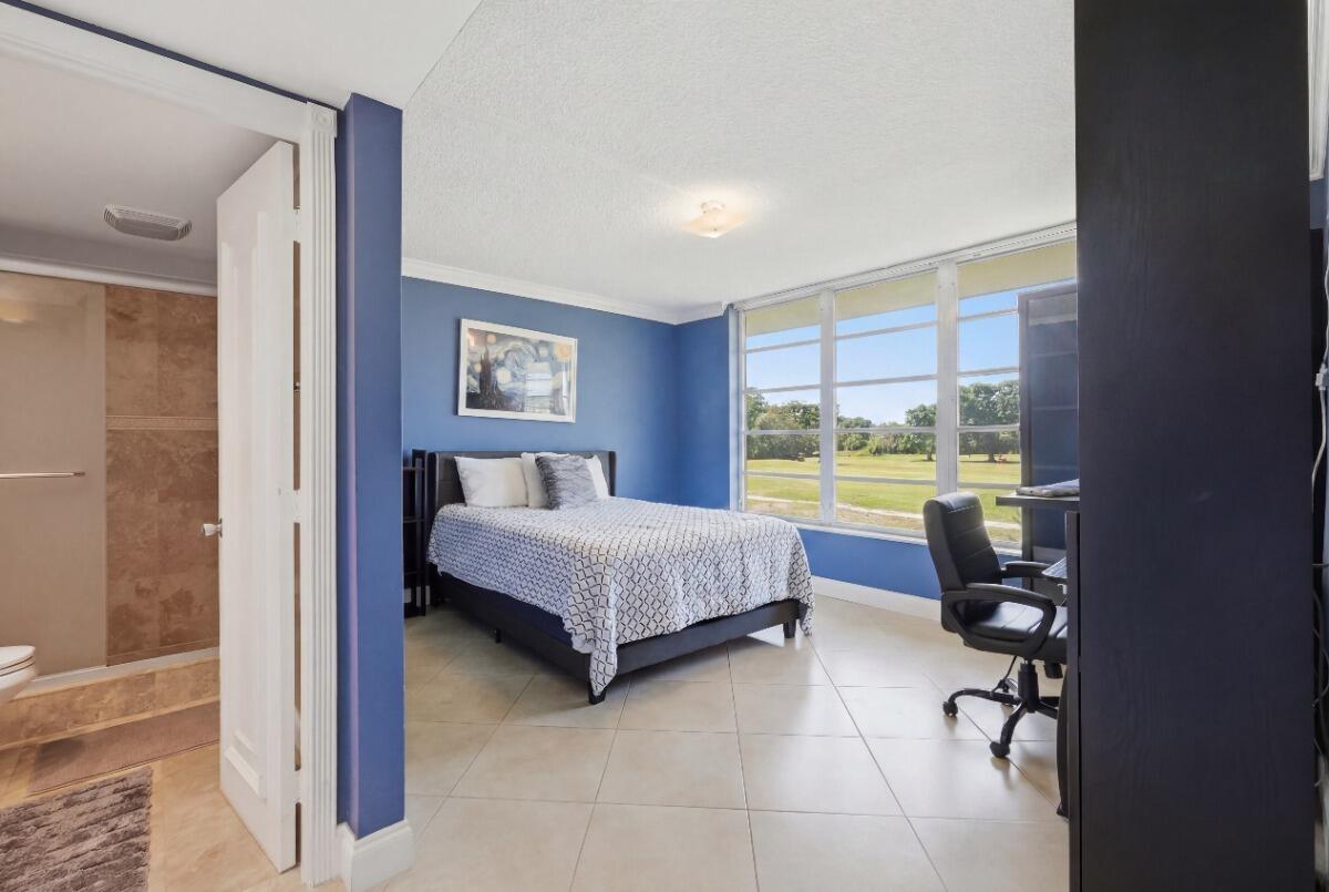 NO 4 PALM-AIRE COUNTRY CLUB - Residential
