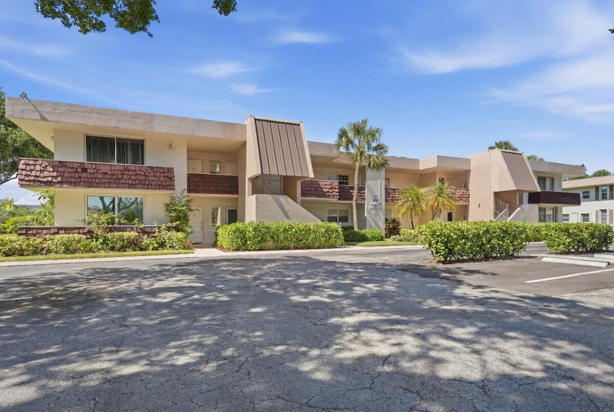NO 4 PALM-AIRE COUNTRY CLUB - Residential