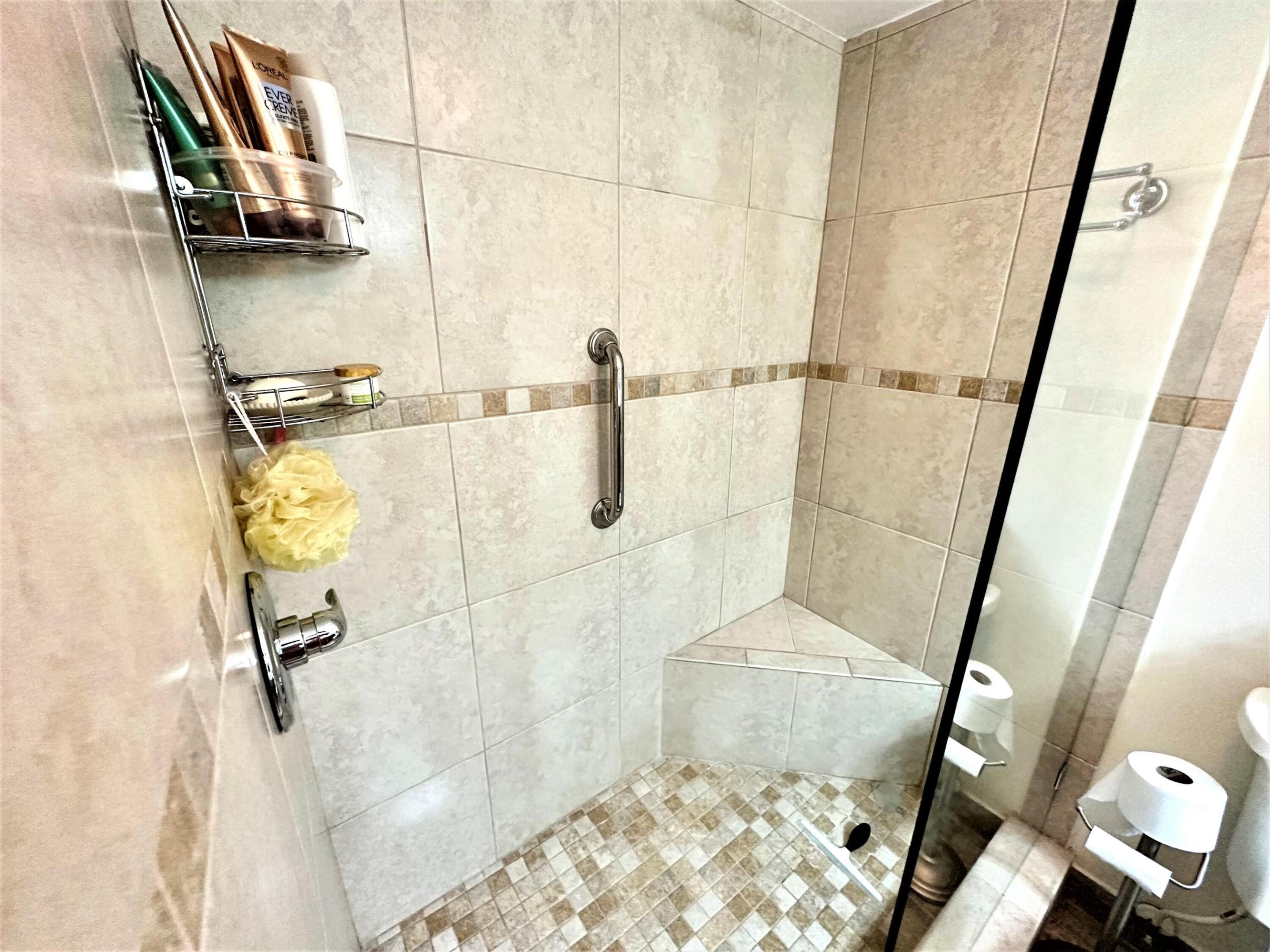 COLONIAL CLUB CONDO SEC 1 - Residential Lease