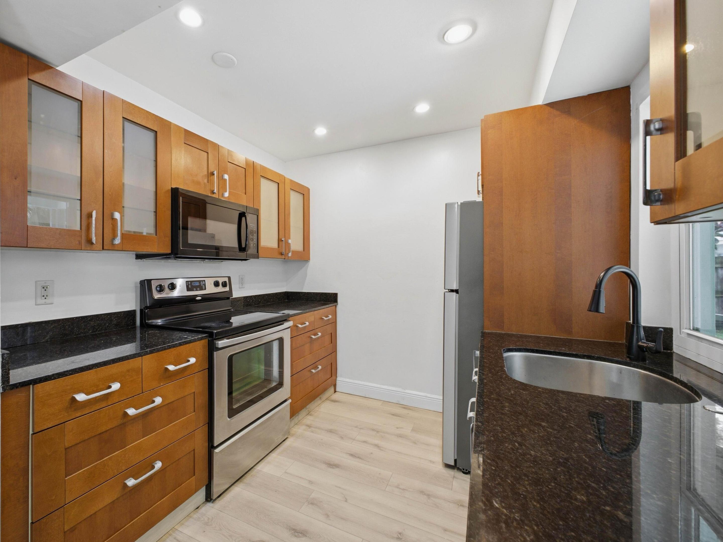 OAKLAND PARK SECOND ADD - Residential Income