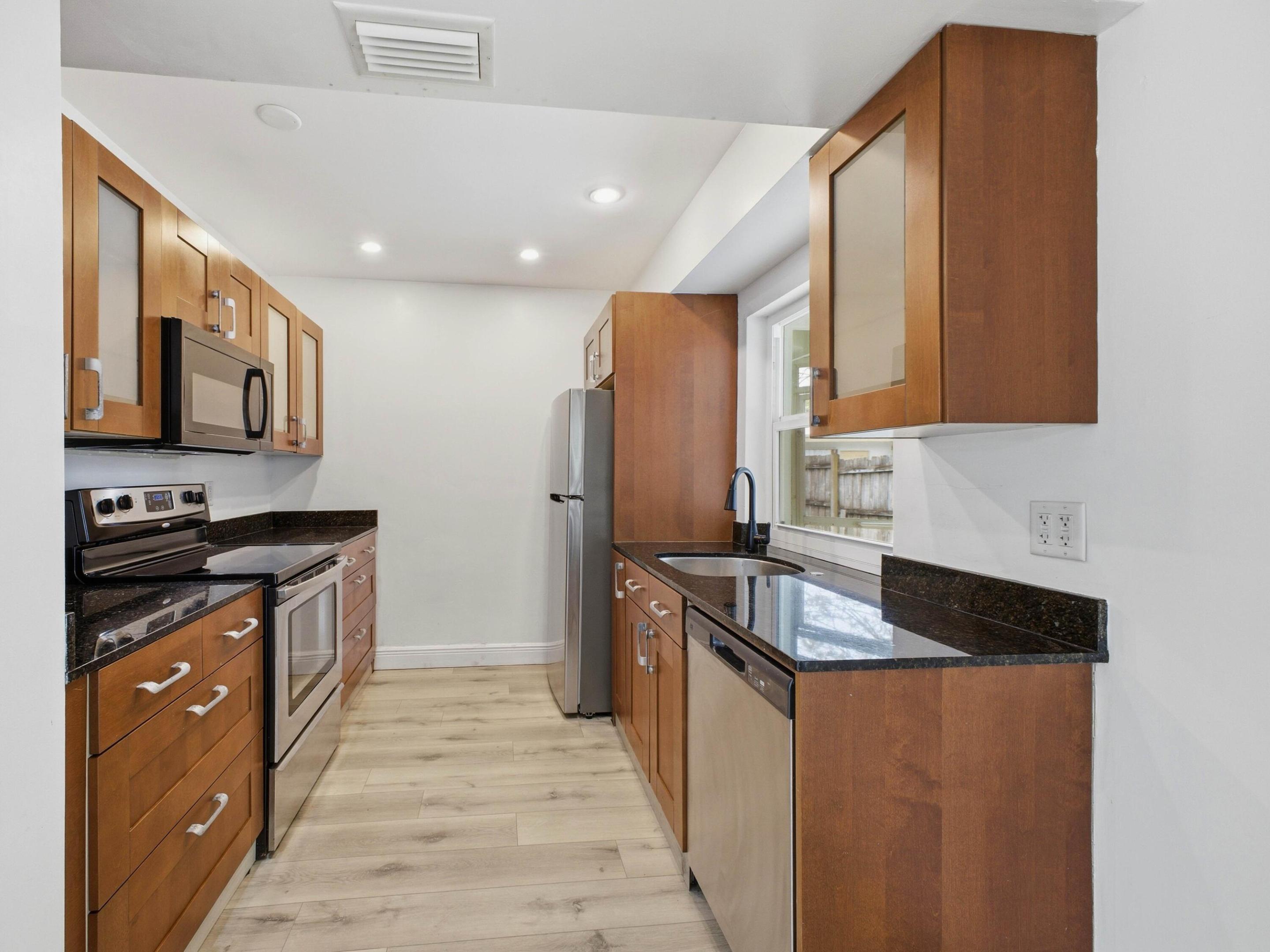 OAKLAND PARK SECOND ADD - Residential Income