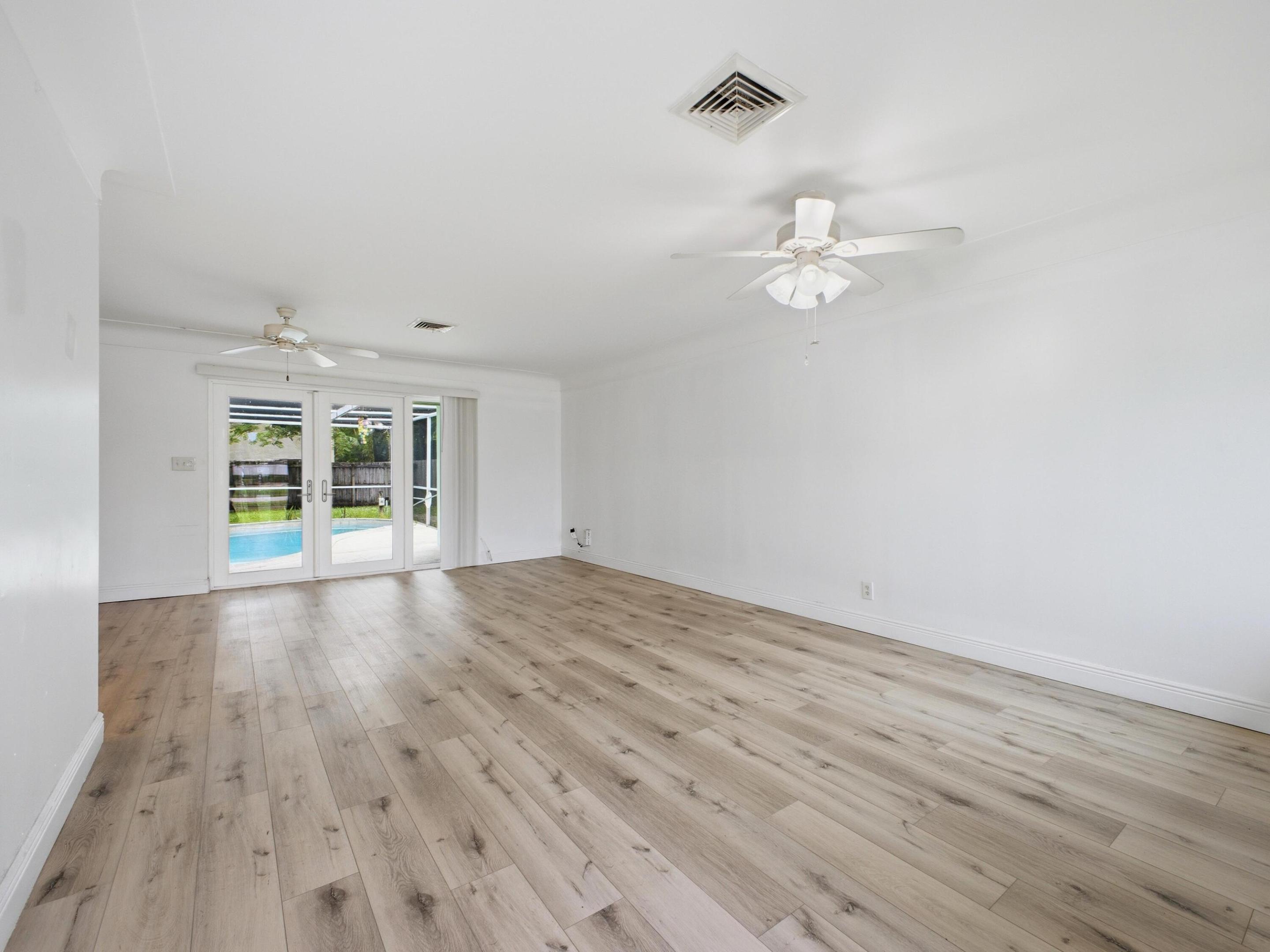 OAKLAND PARK SECOND ADD - Residential Income
