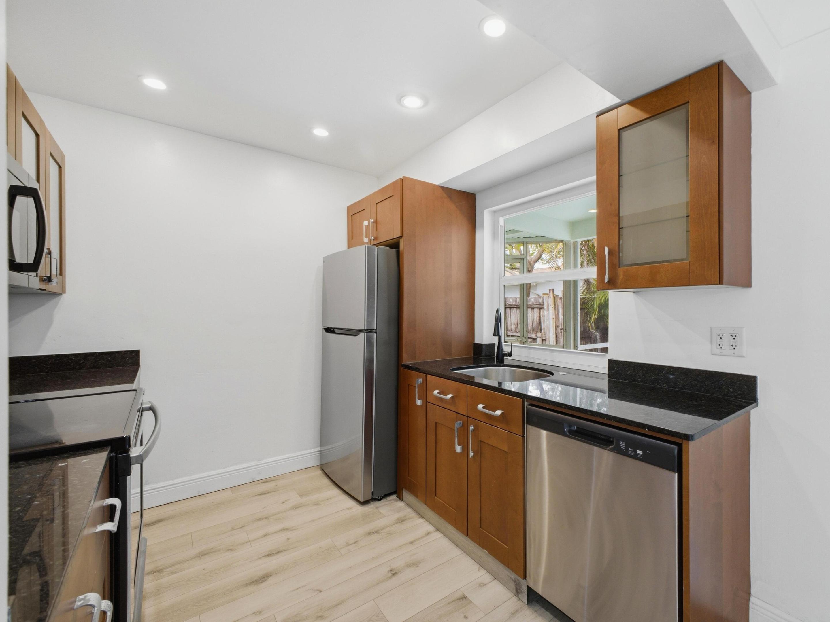 OAKLAND PARK SECOND ADD - Residential Income