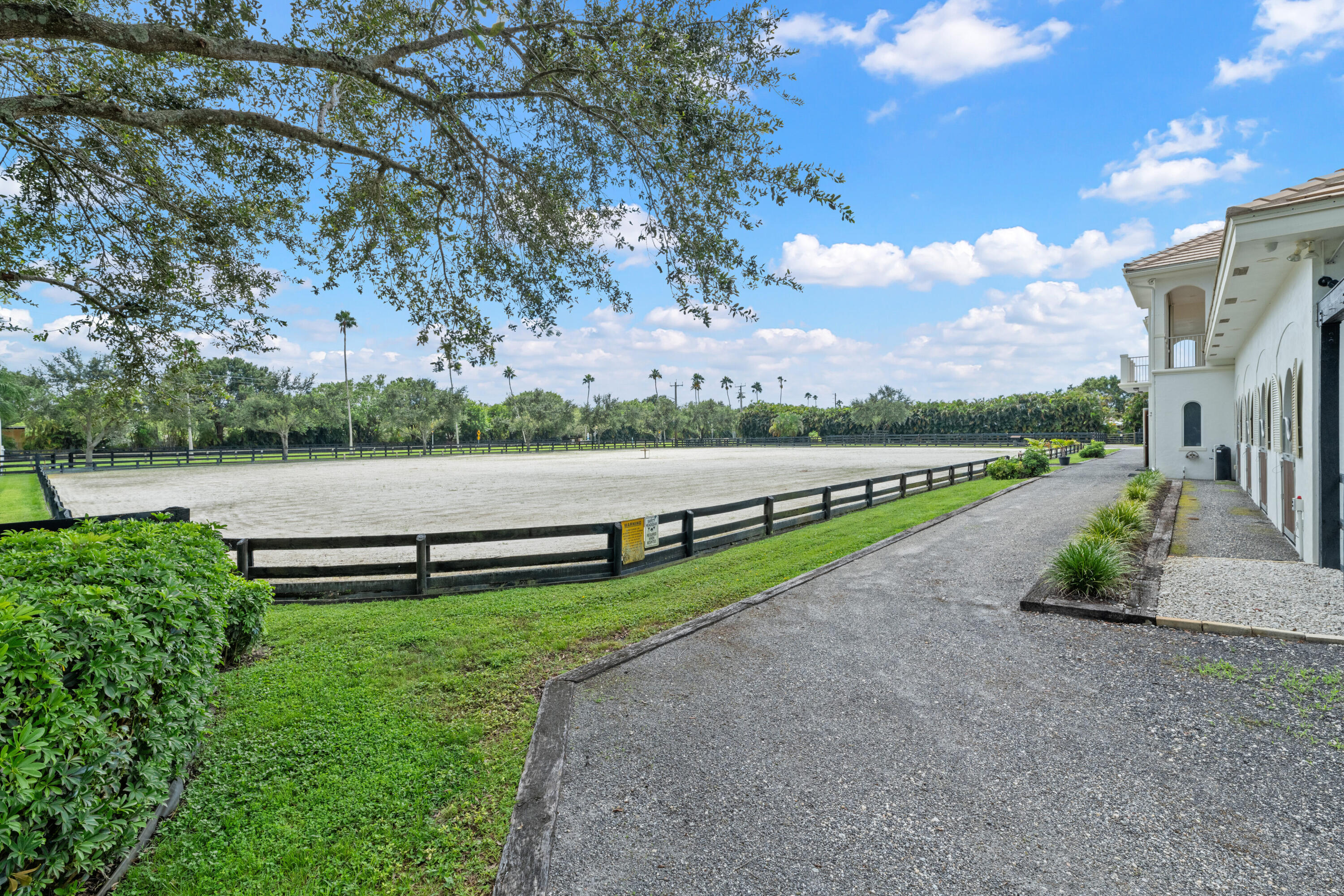SADDLE TRAIL PARK OF WELLINGTON - Residential