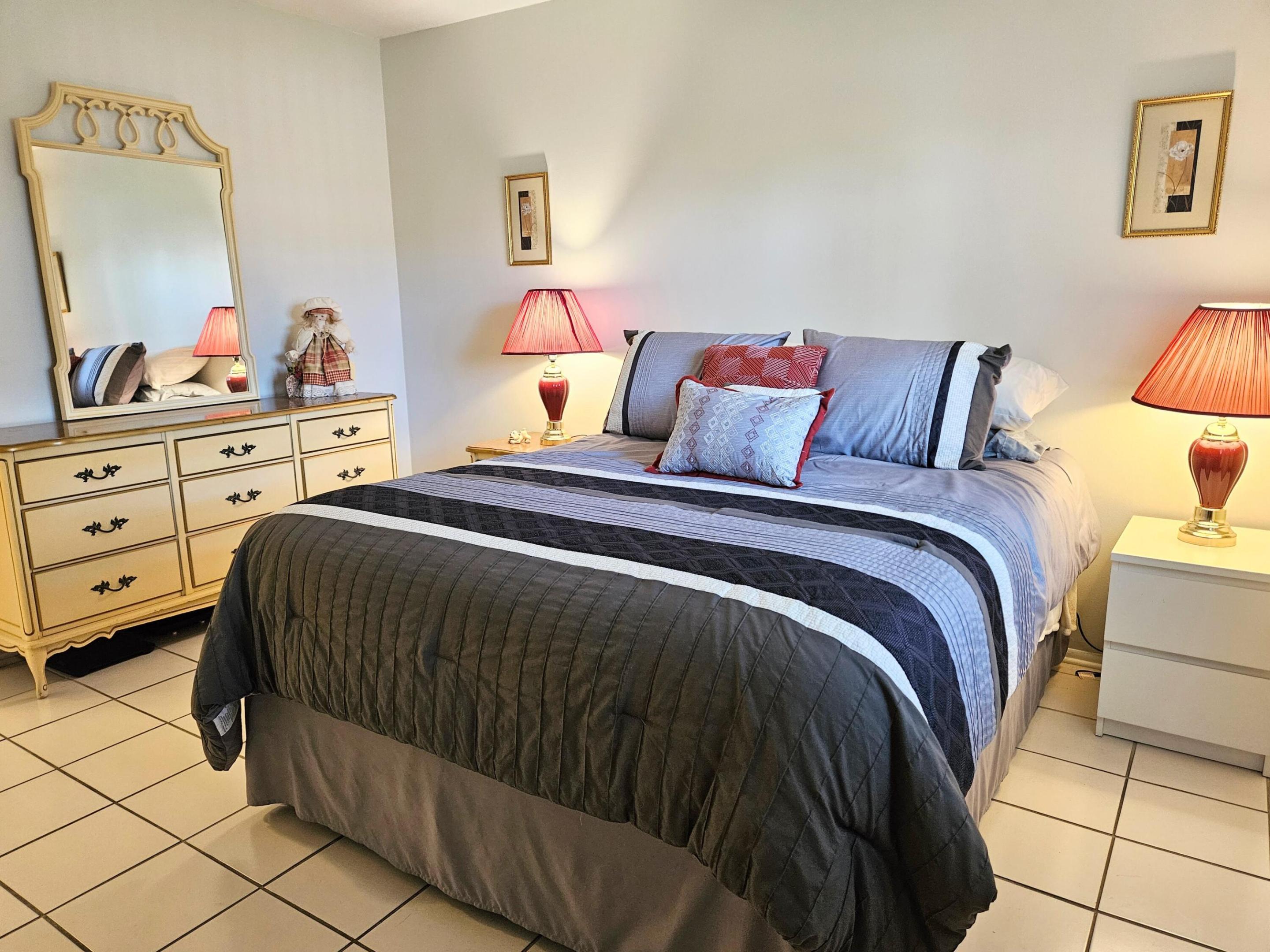 CRESTHAVEN VILLAS CONDO 18 - Residential