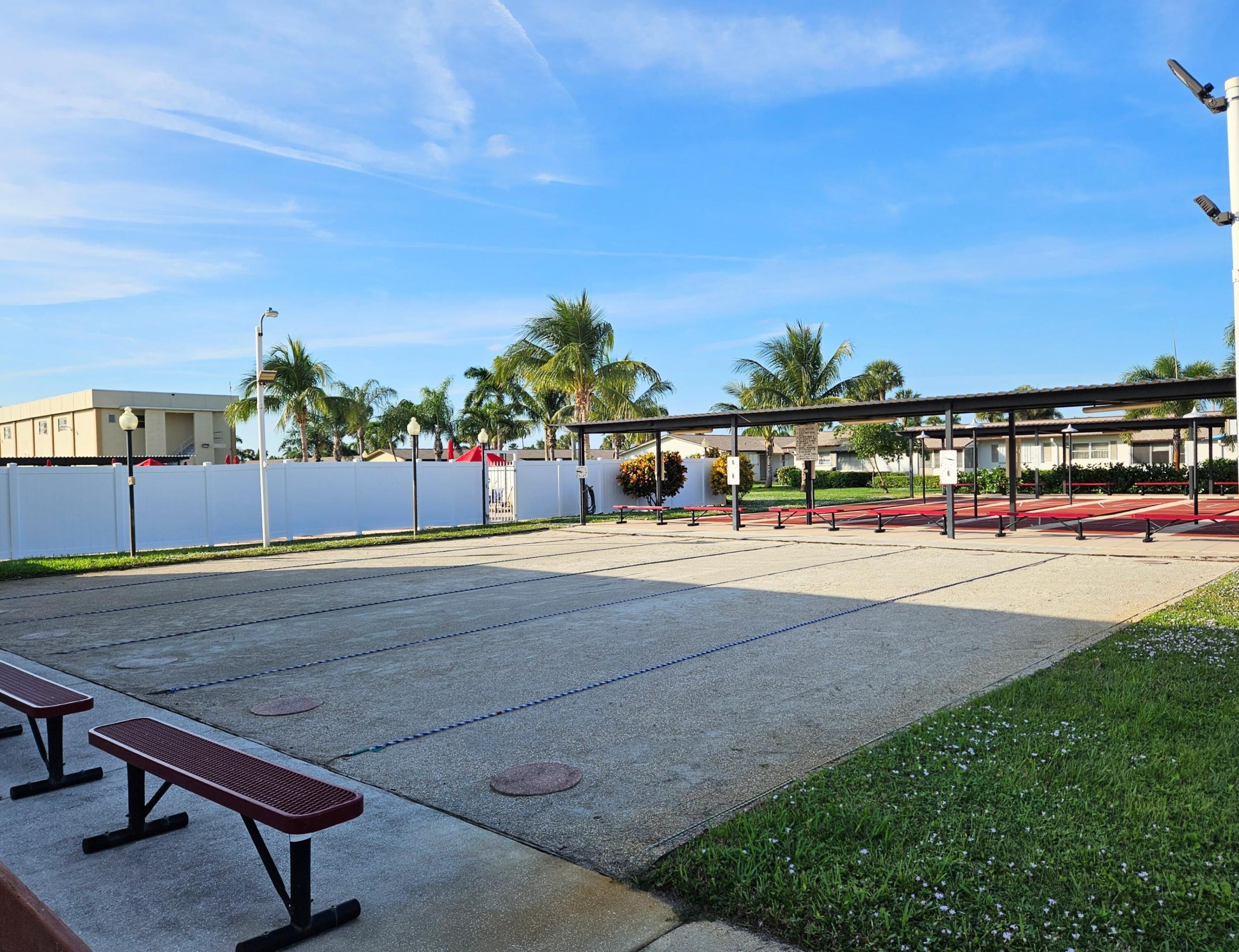 CRESTHAVEN VILLAS CONDO 18 - Residential