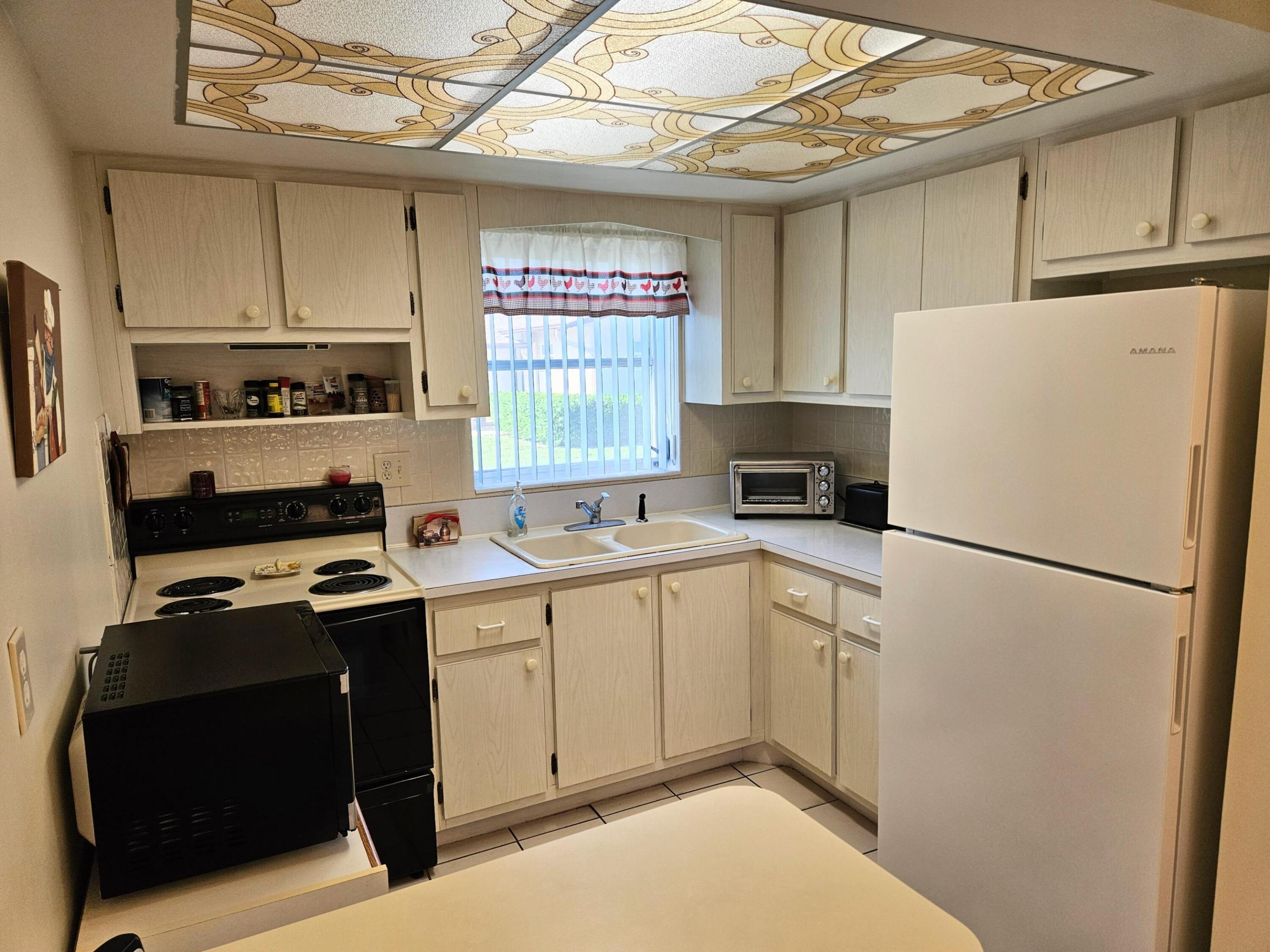 CRESTHAVEN VILLAS CONDO 18 - Residential