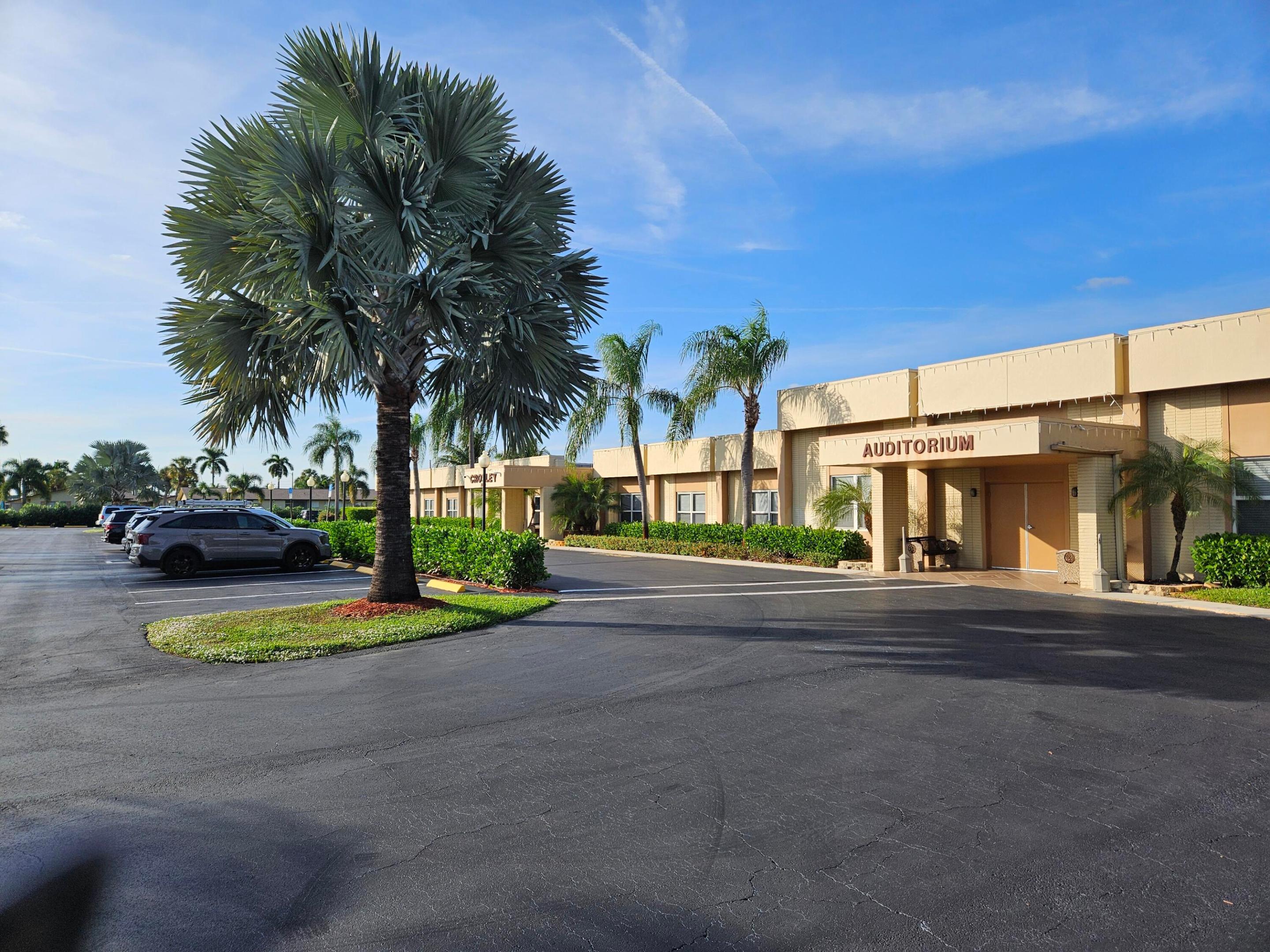 CRESTHAVEN VILLAS CONDO 18 - Residential