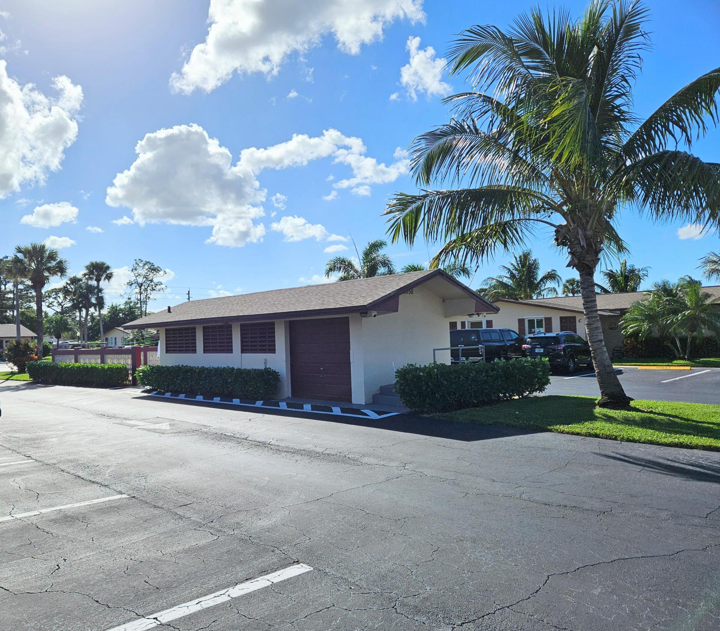 CRESTHAVEN VILLAS CONDO 18 - Residential