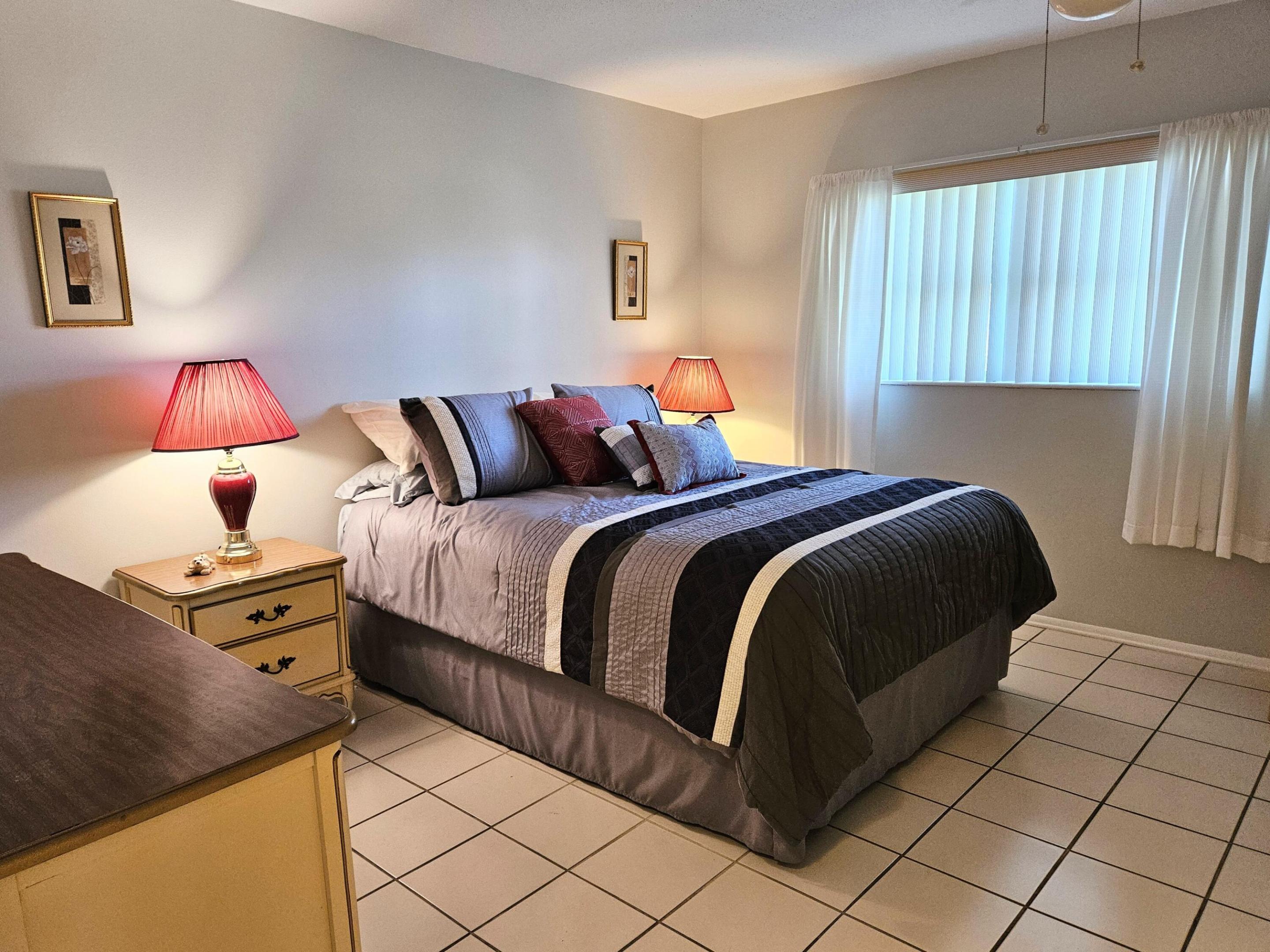 CRESTHAVEN VILLAS CONDO 18 - Residential