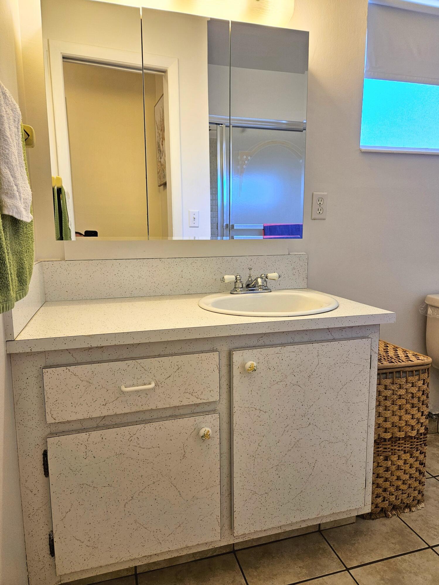 CRESTHAVEN VILLAS CONDO 18 - Residential