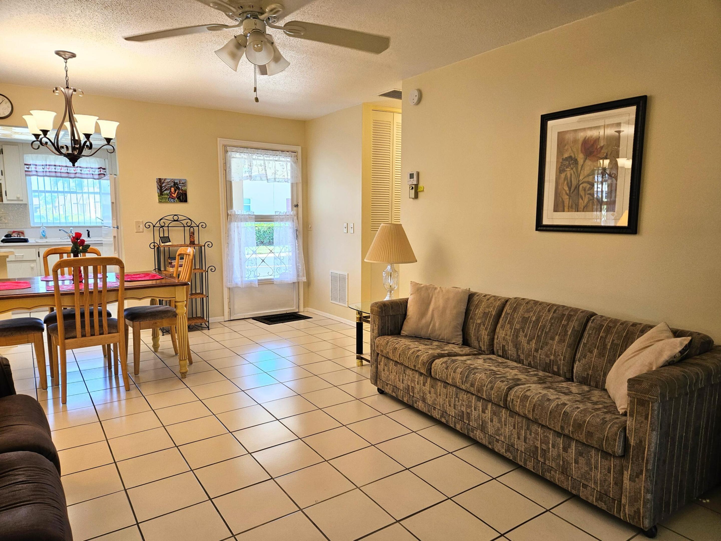 CRESTHAVEN VILLAS CONDO 18 - Residential