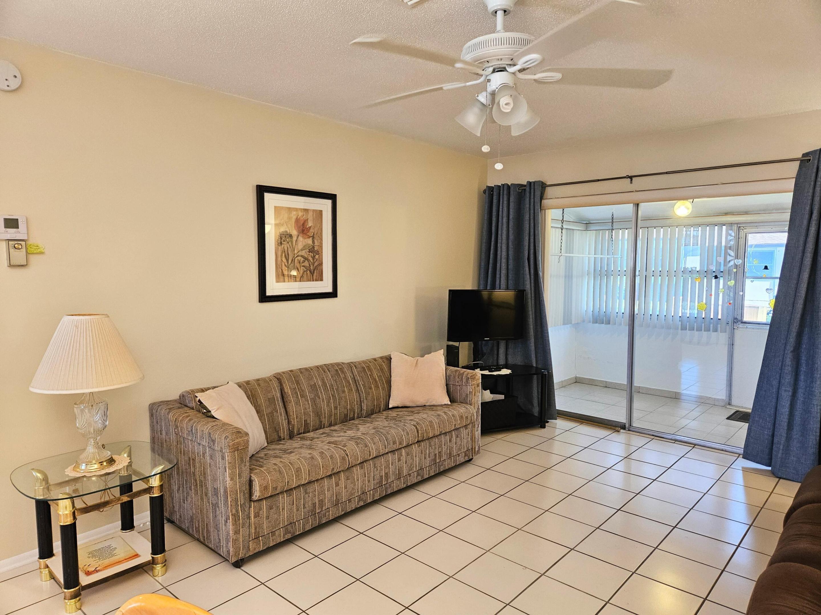 CRESTHAVEN VILLAS CONDO 18 - Residential
