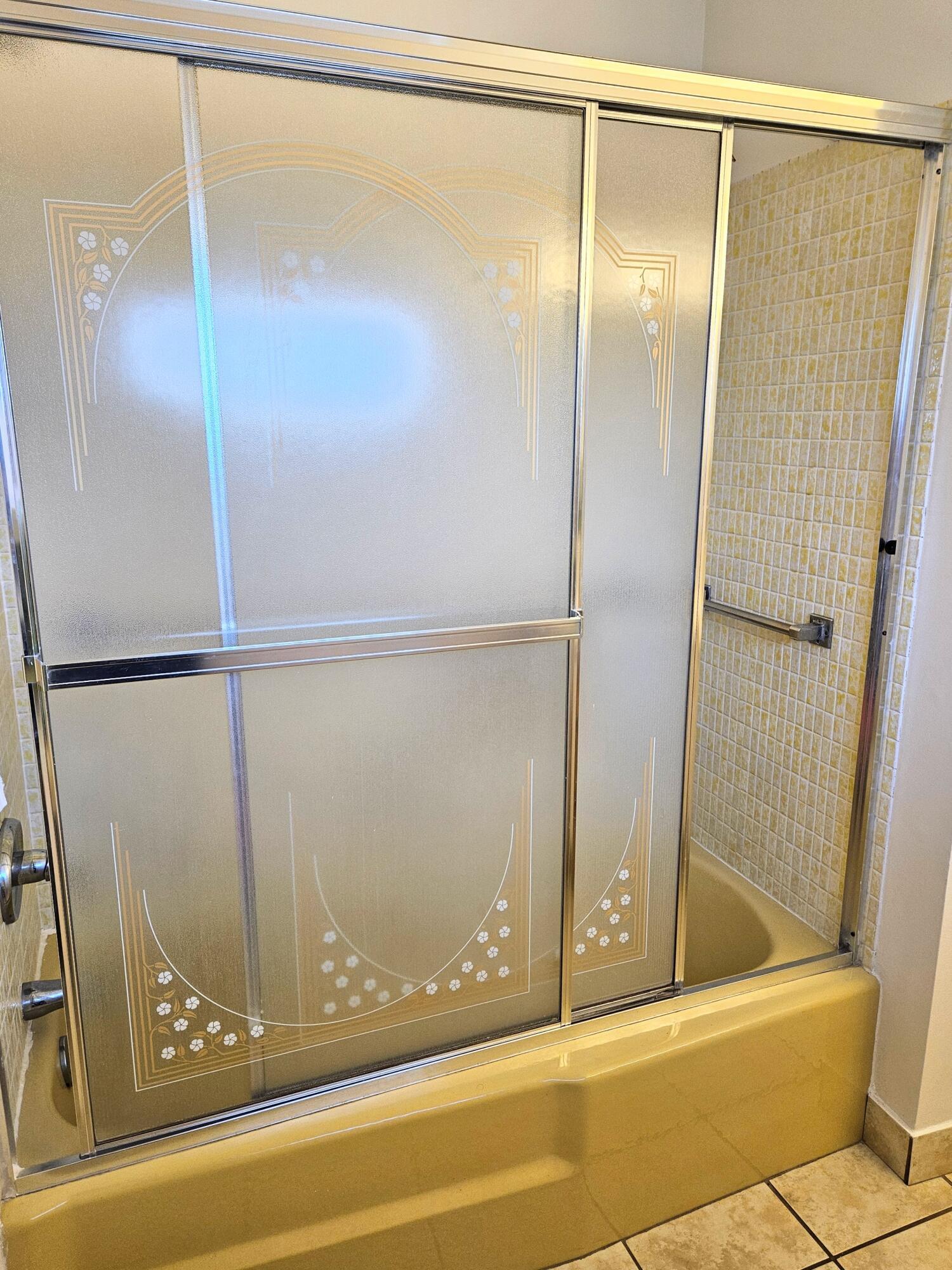 CRESTHAVEN VILLAS CONDO 18 - Residential