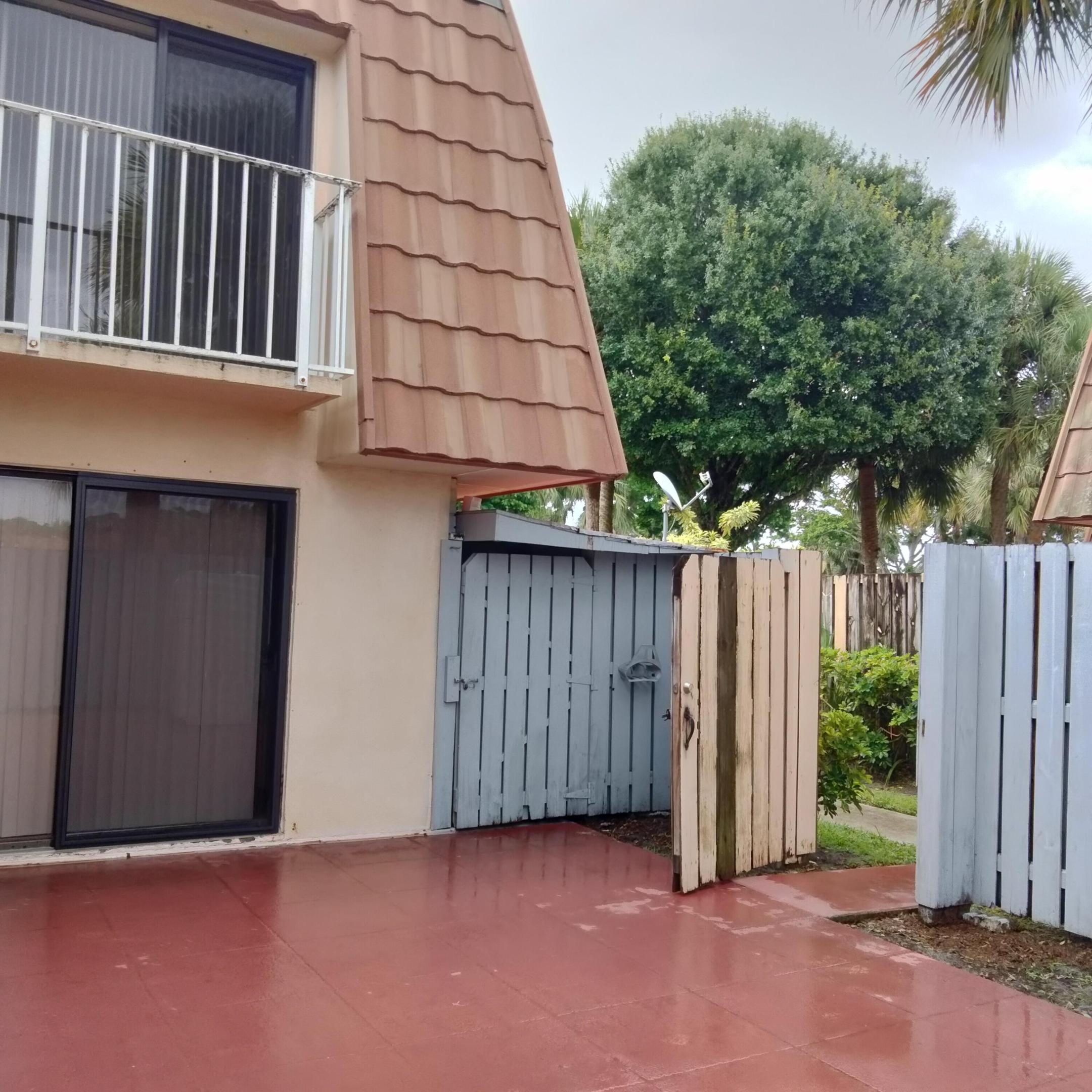 WATERSIDE LUXURY TOWNHOMES CONDO - Residential