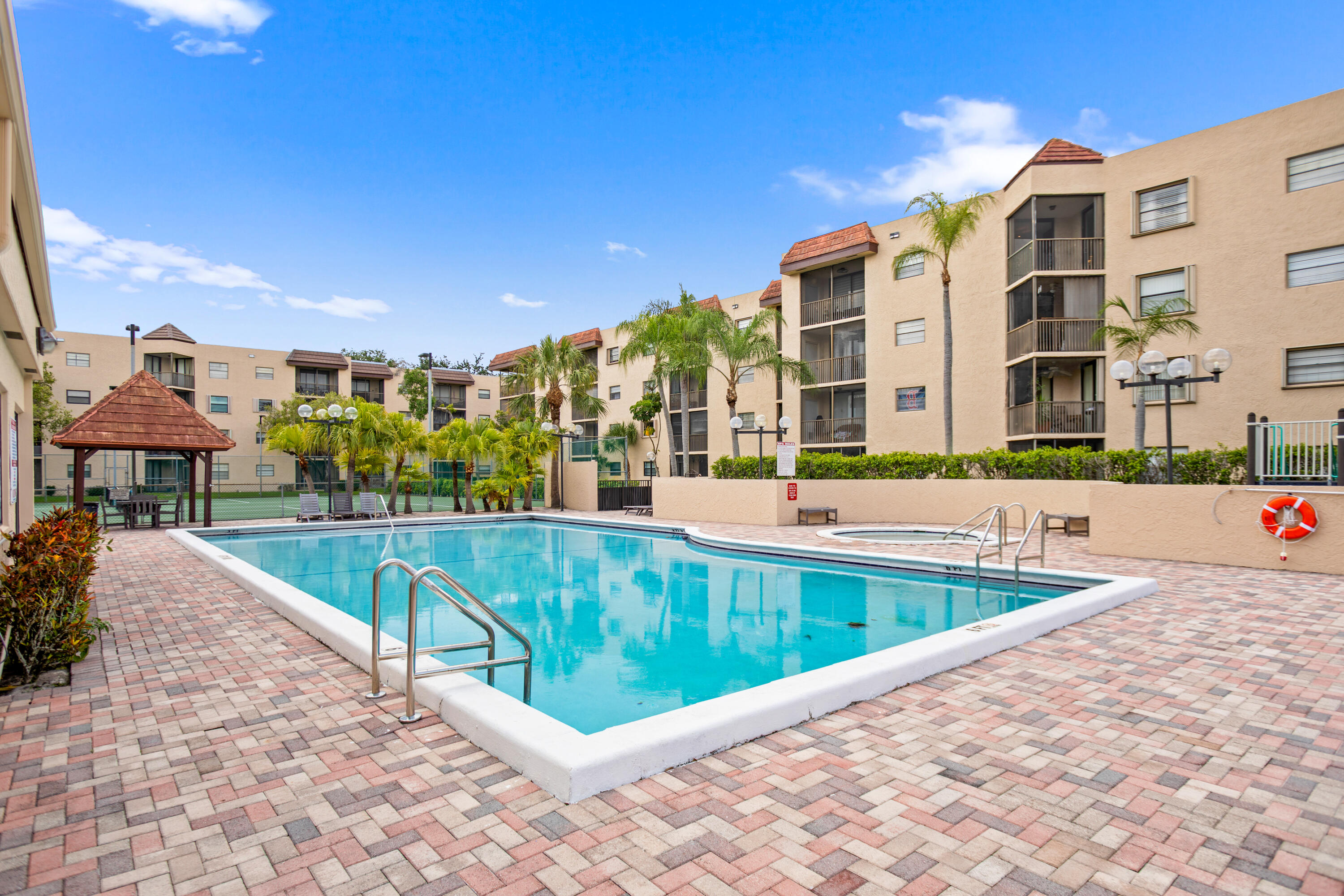 PLANTATION RACQUET CLUB - Residential