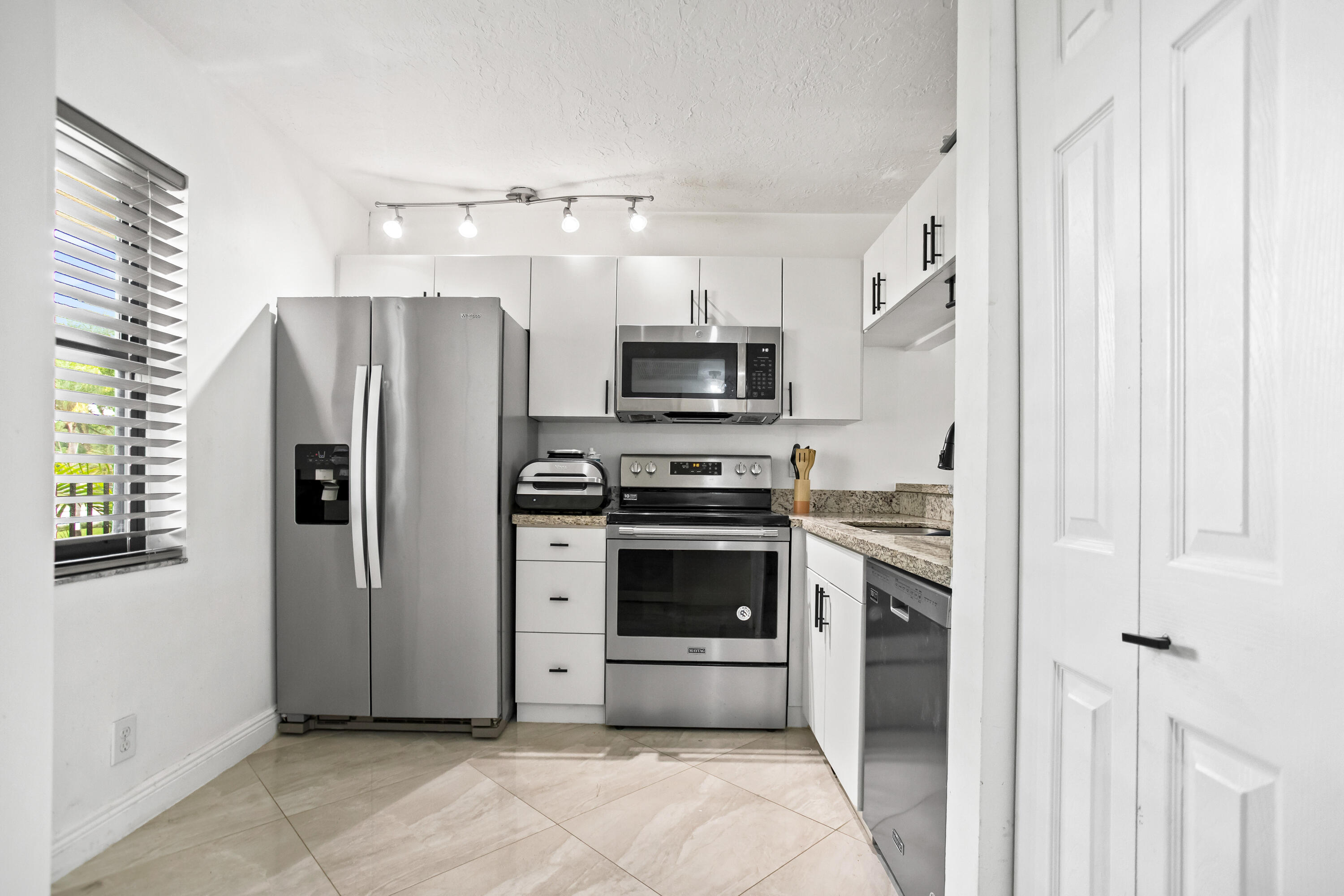Turnkey, all assessments paid, upgraded and ready for move in! Location is centralized offering a quick commute to highways, downtown, and the beach. A full 2 bedroom 2 bath condo with all the amenties you could ask for but also giving you a tranquil, private community with plenty of parking and a gorgeous landscape of trees and foliage. Make this your first stop as you discover the benefits of living in a building with low maintenance and space that feels like a home. Washer and Dryer inside unit. No age restrictions.