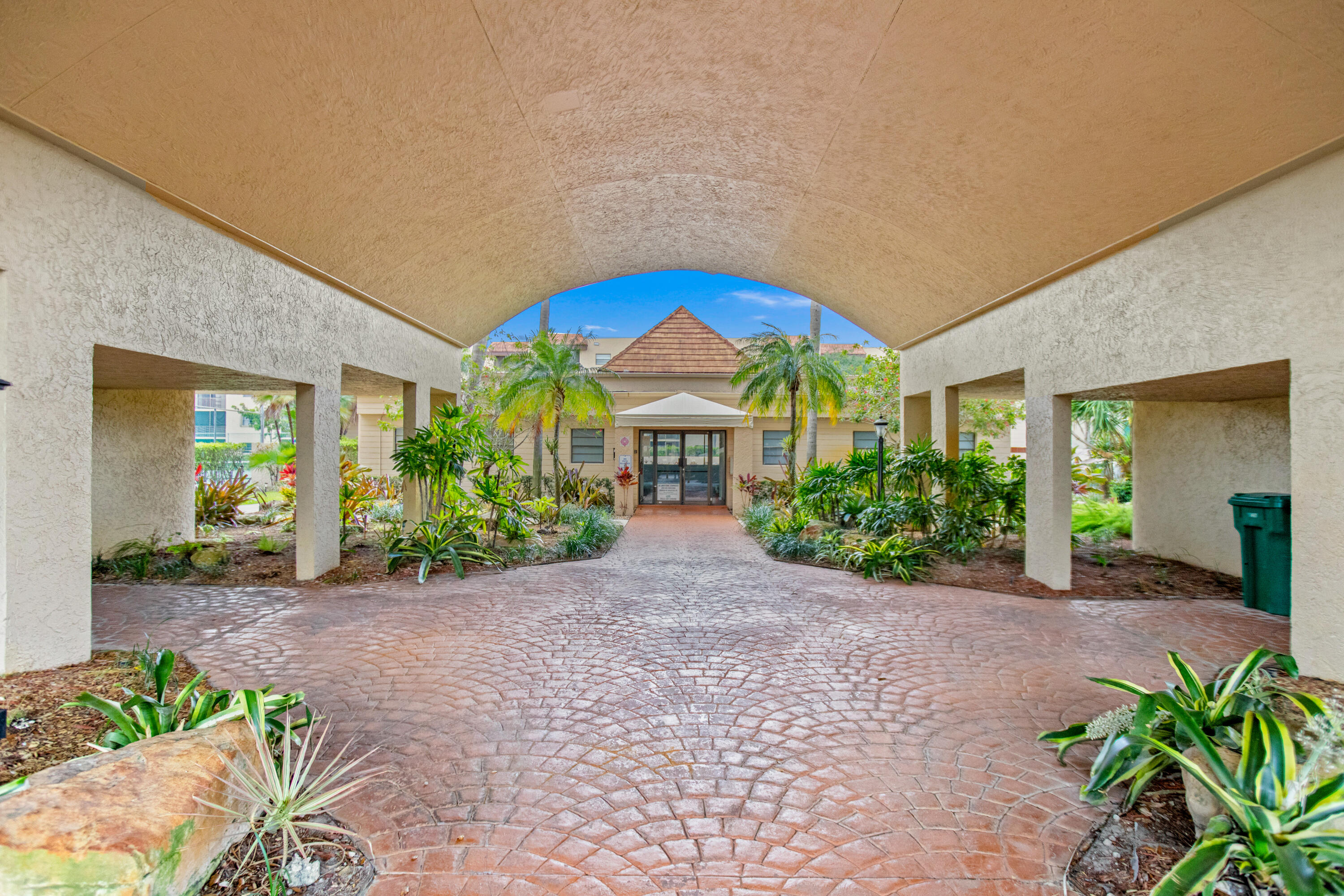 PLANTATION RACQUET CLUB - Residential