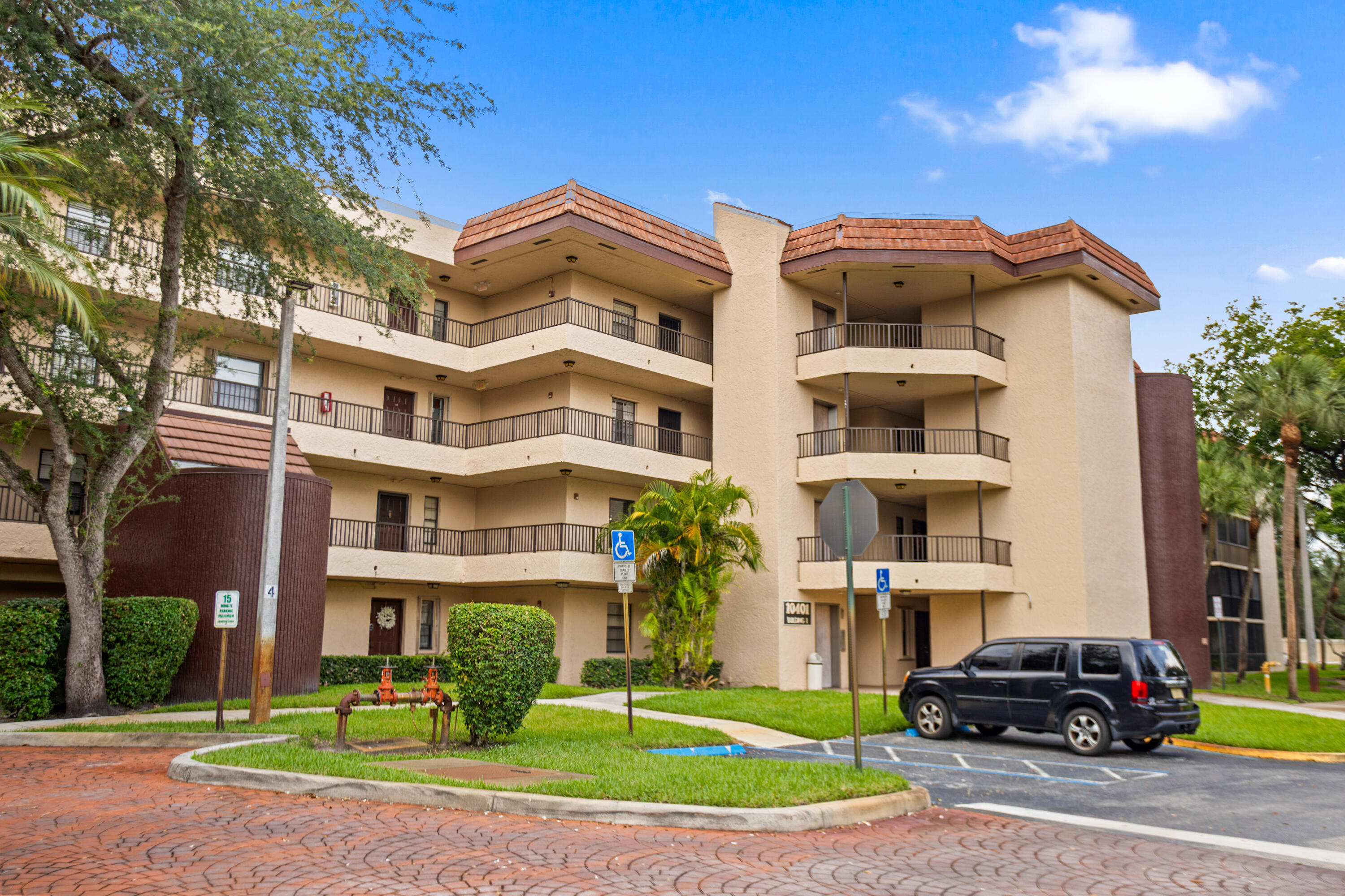 PLANTATION RACQUET CLUB - Residential