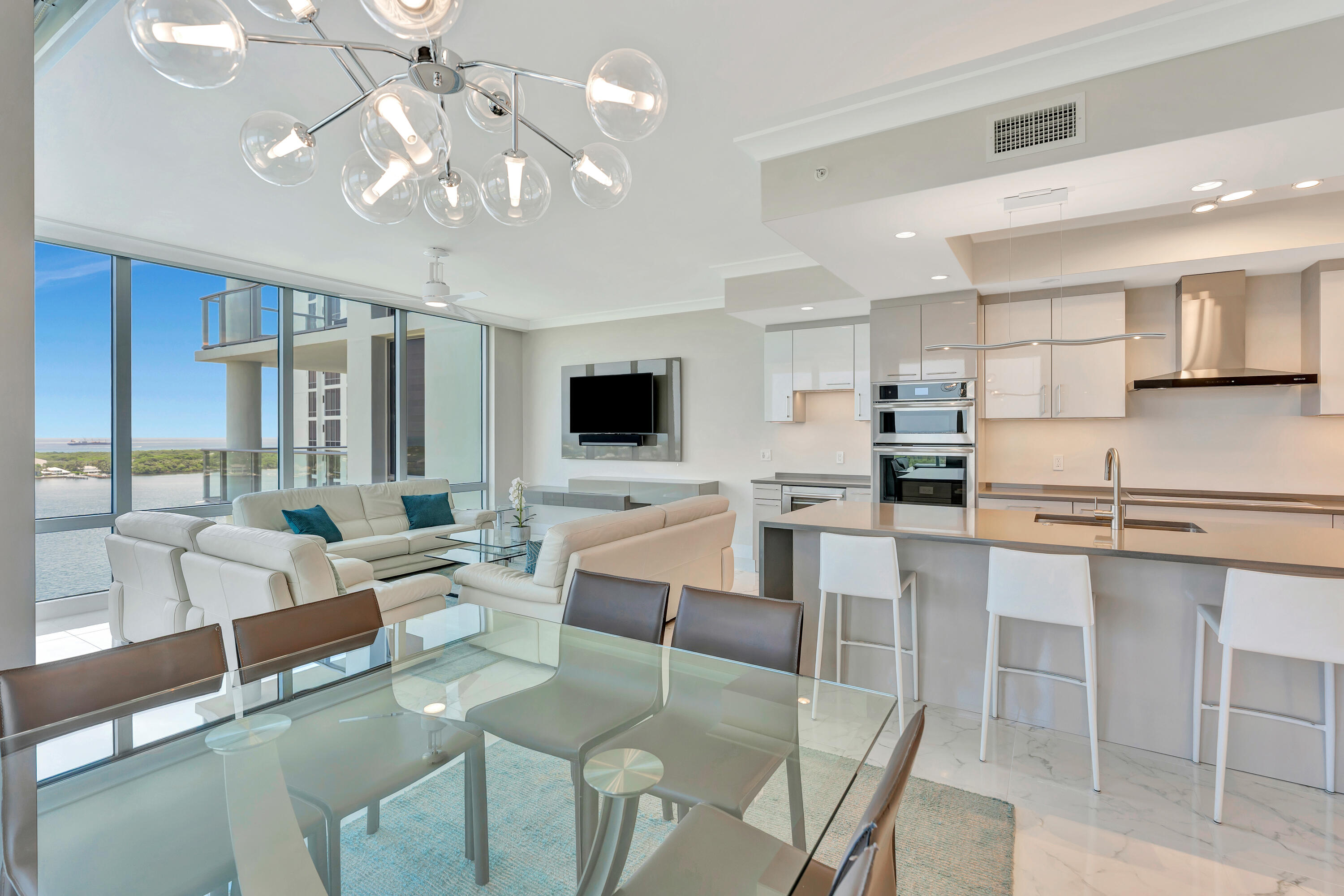 WATER CLUB - Residential