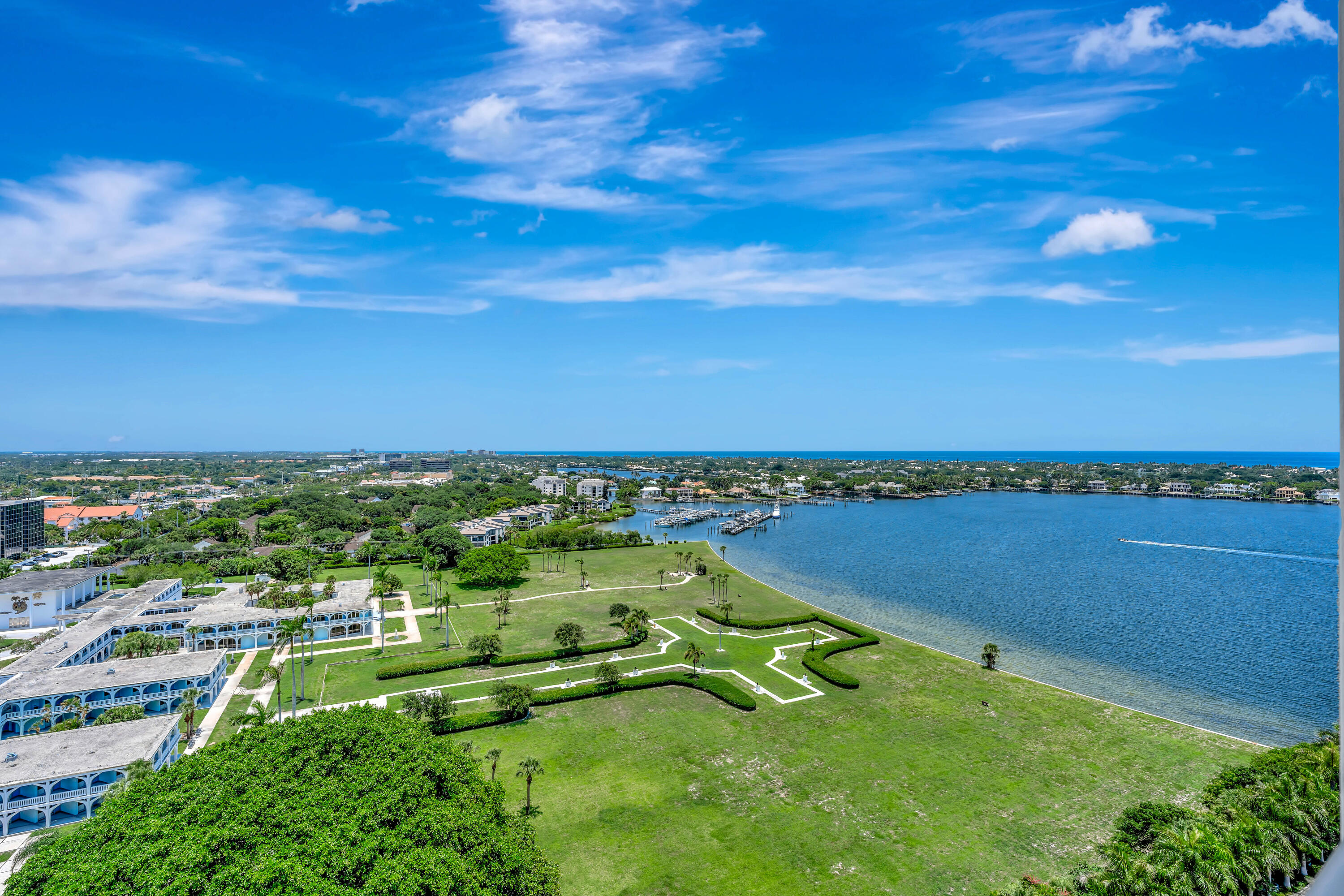 WATER CLUB - Residential