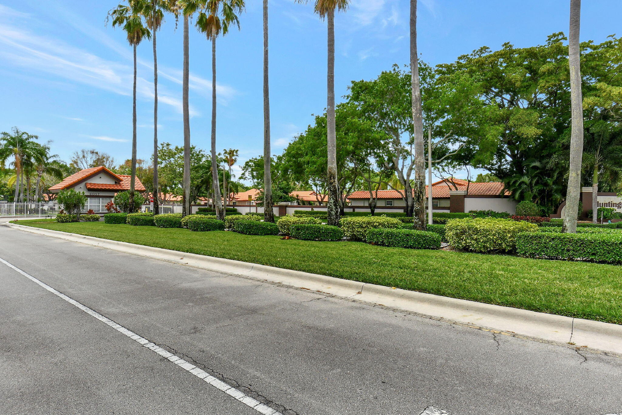 HUNTINGTON POINTE - Residential