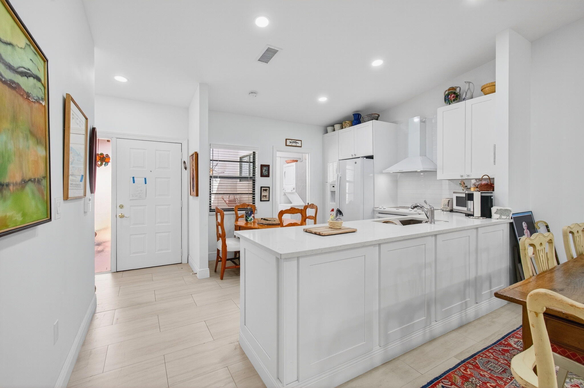 HUNTINGTON POINTE - Residential