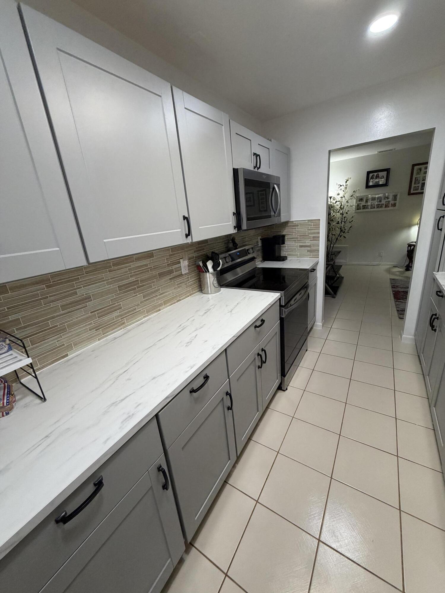 HIGH POINT OF DELRAY WEST CONDO SEC 3 - Residential