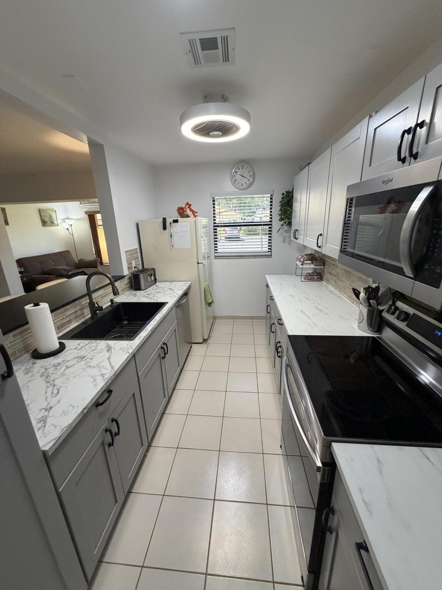 HIGH POINT OF DELRAY WEST CONDO SEC 3 - Residential