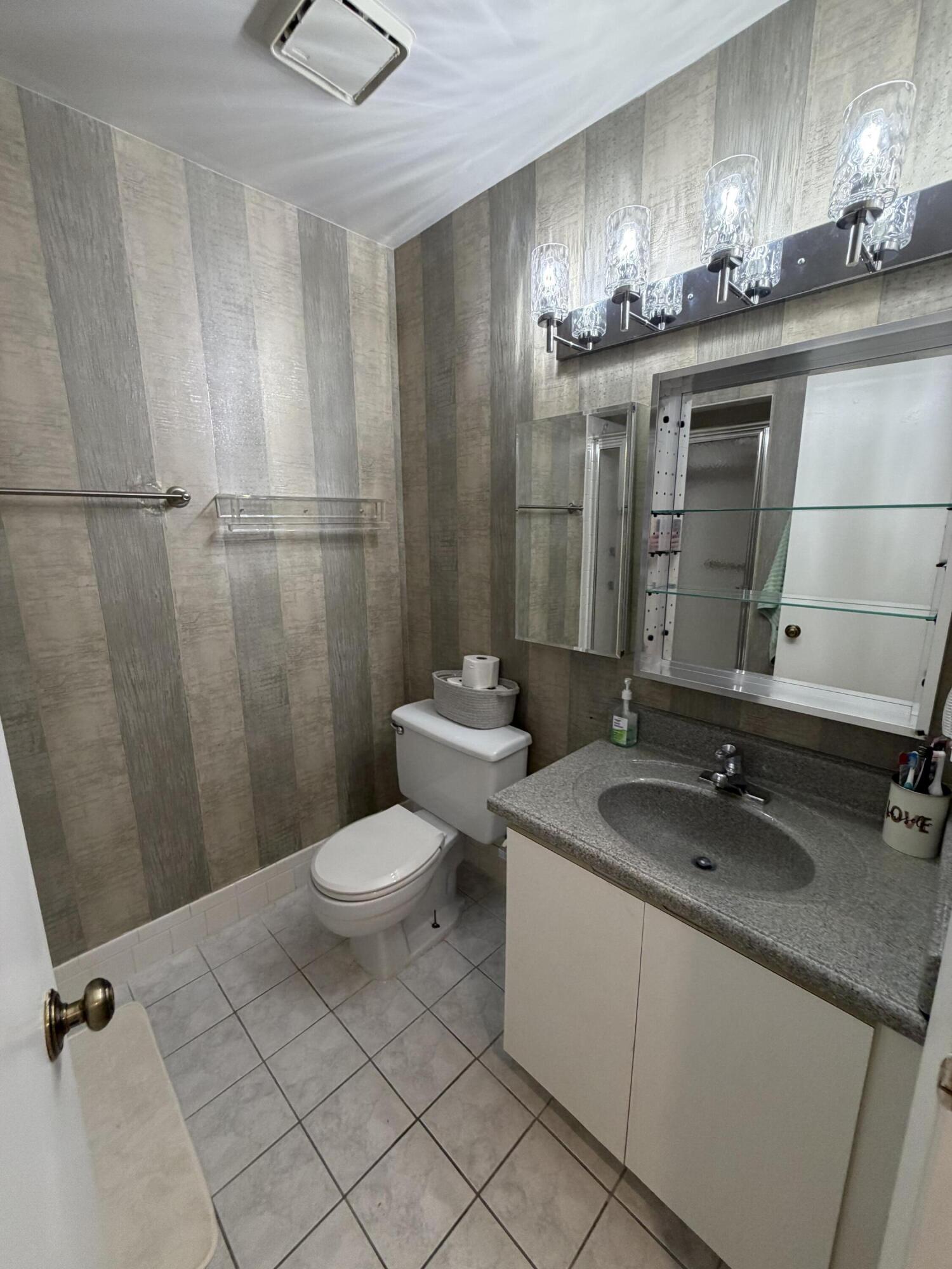 HIGH POINT OF DELRAY WEST CONDO SEC 3 - Residential