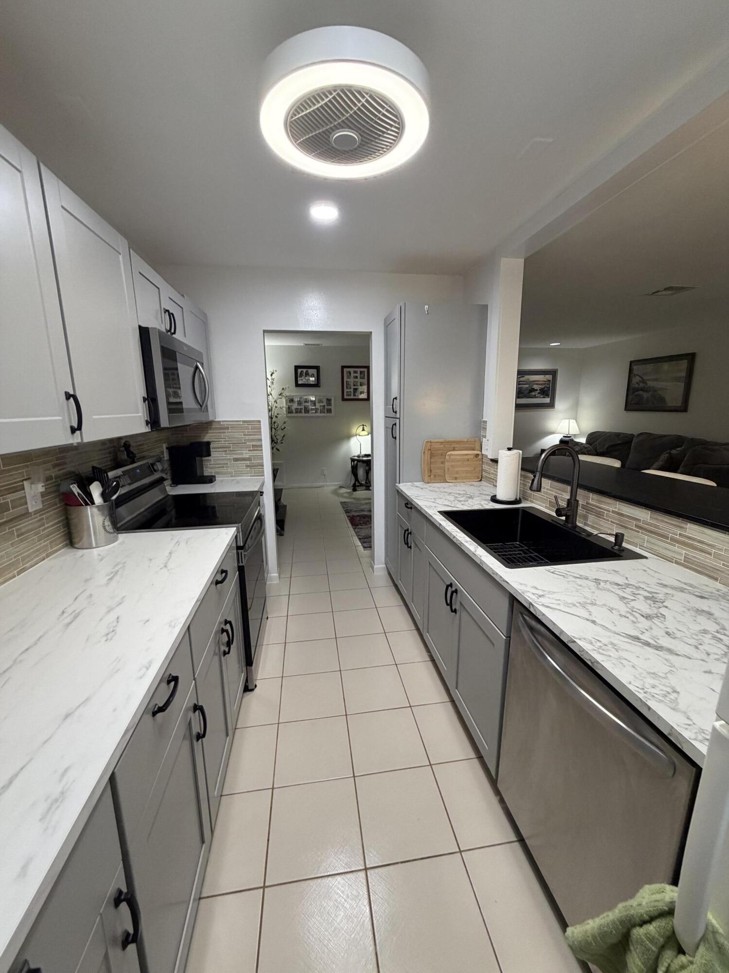 HIGH POINT OF DELRAY WEST CONDO SEC 3 - Residential