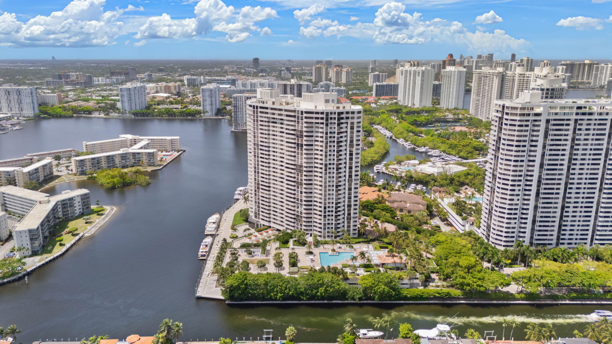 1000 ISL BLVD WILLIAMS ISL CONDO - Residential