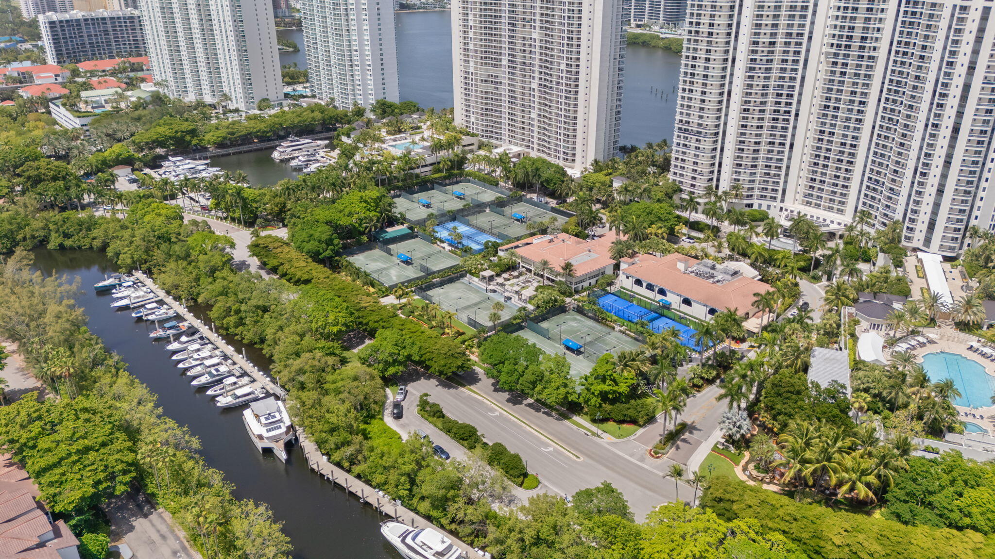1000 ISL BLVD WILLIAMS ISL CONDO - Residential