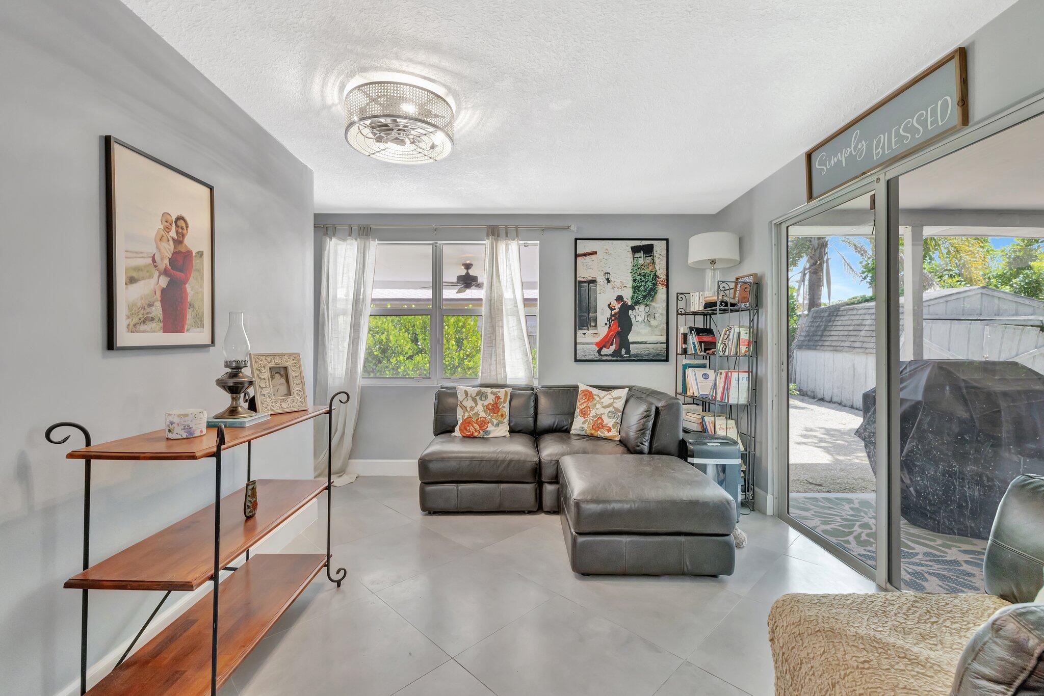 CORAL GARDENS - Residential