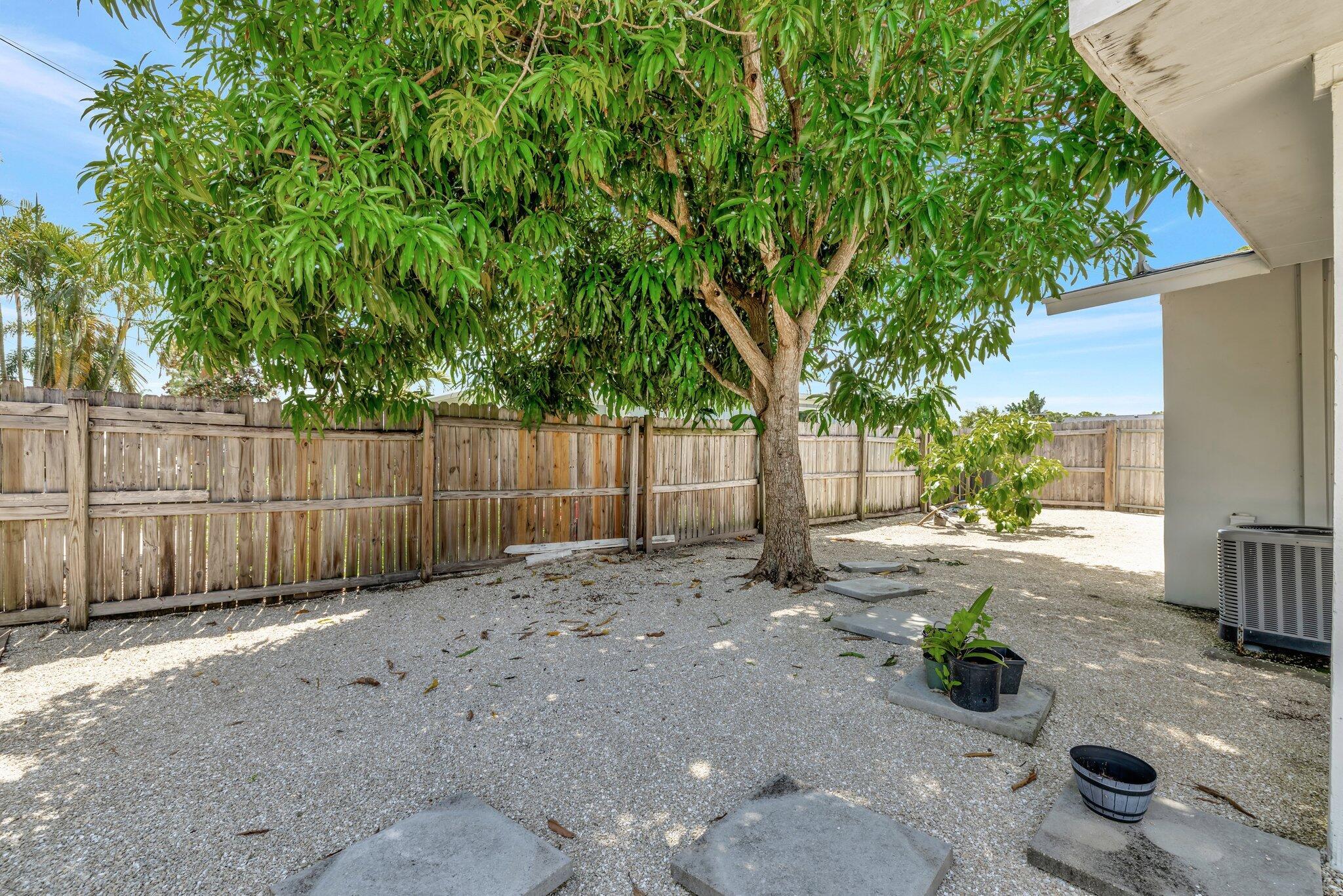 CORAL GARDENS - Residential
