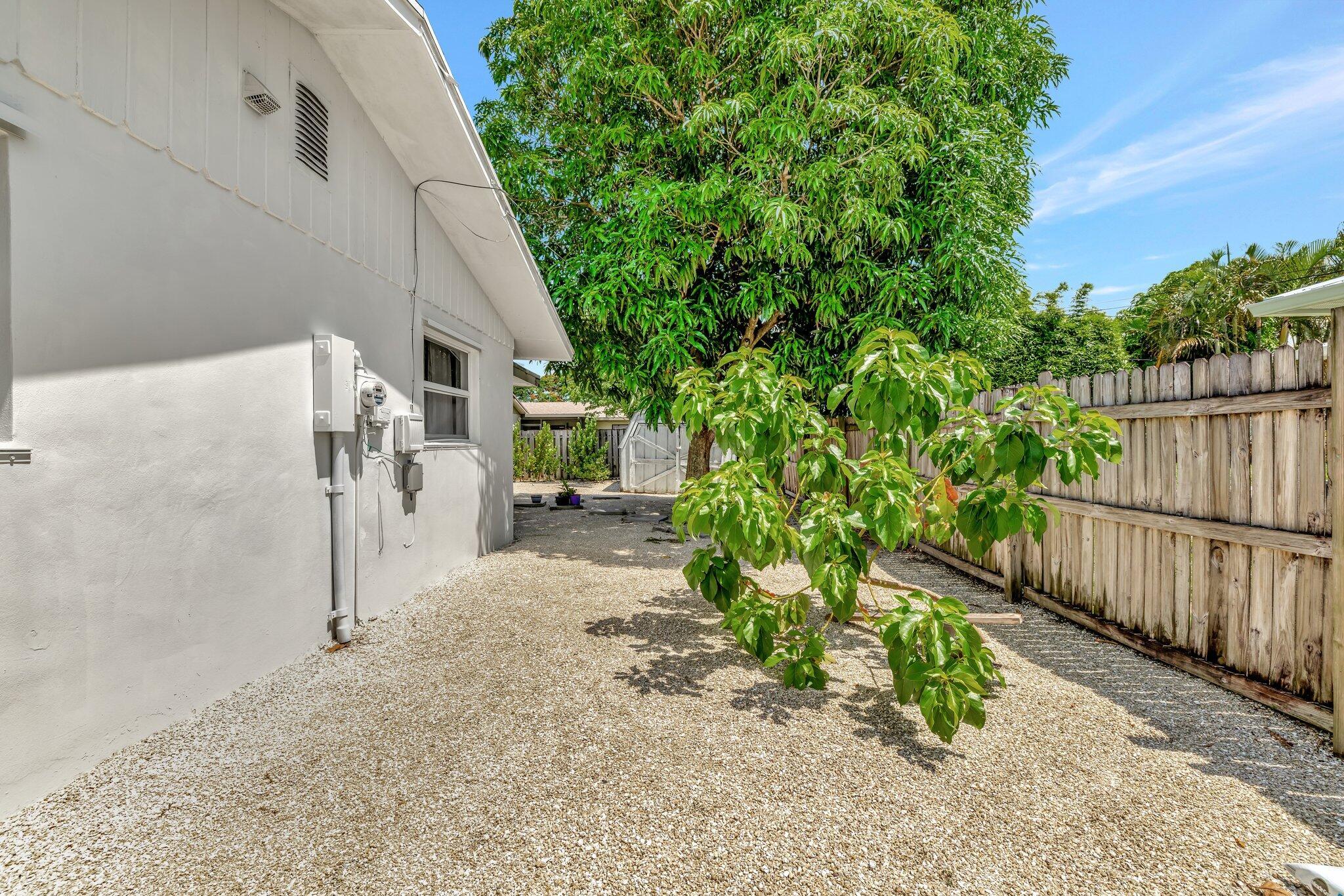 CORAL GARDENS - Residential