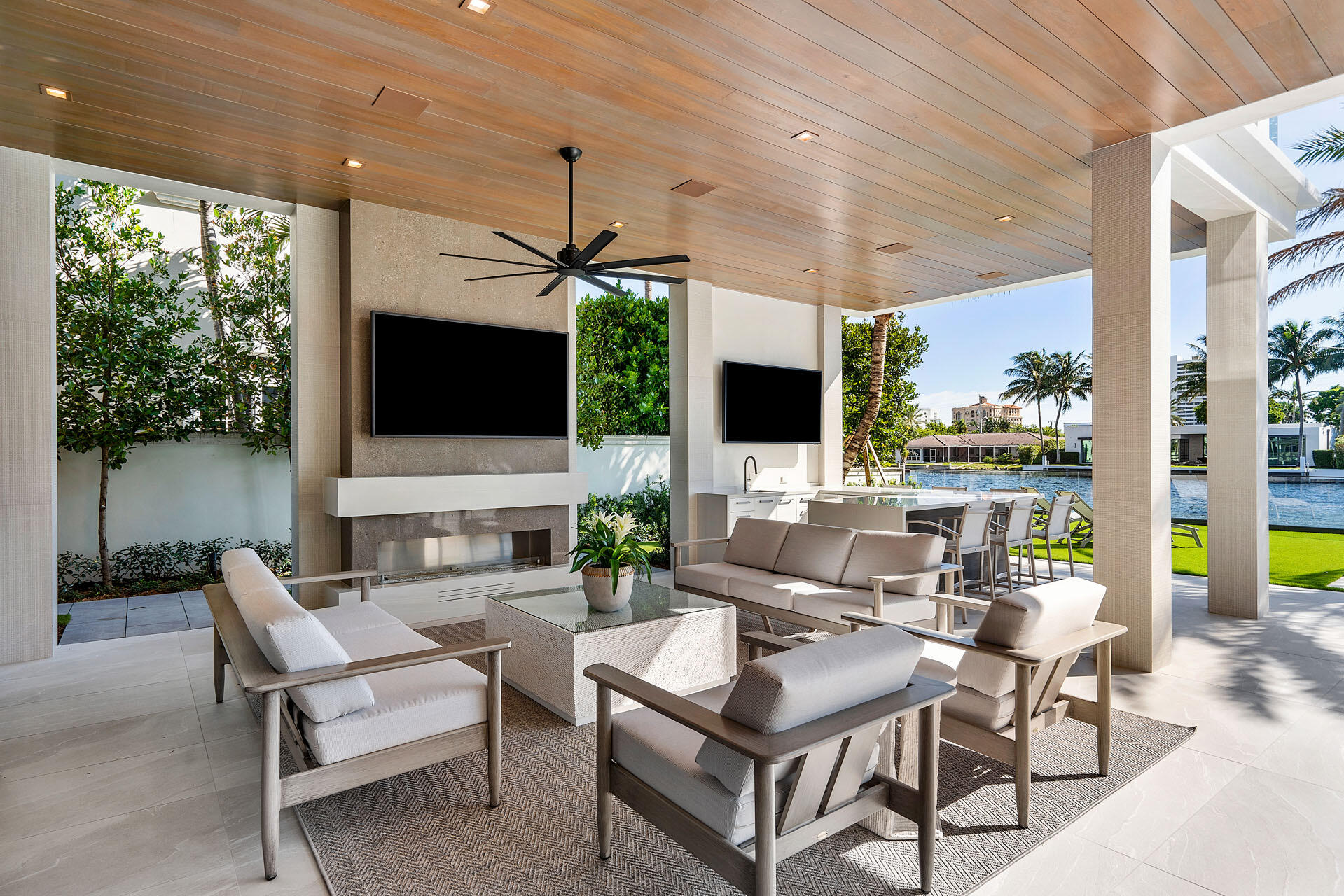 ROYAL PALM YACHT & COUNTRY CLUB - Residential