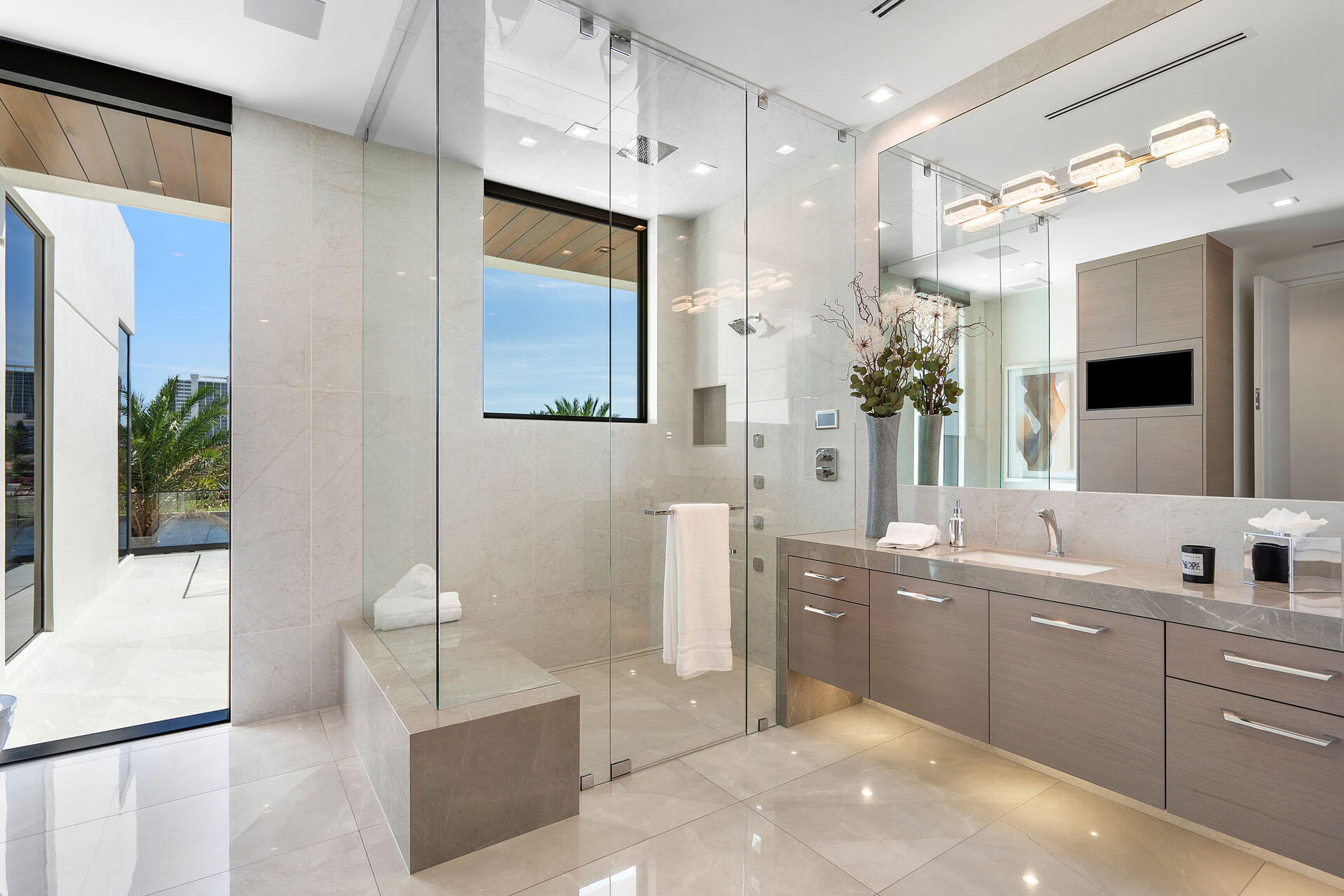 ROYAL PALM YACHT & COUNTRY CLUB - Residential